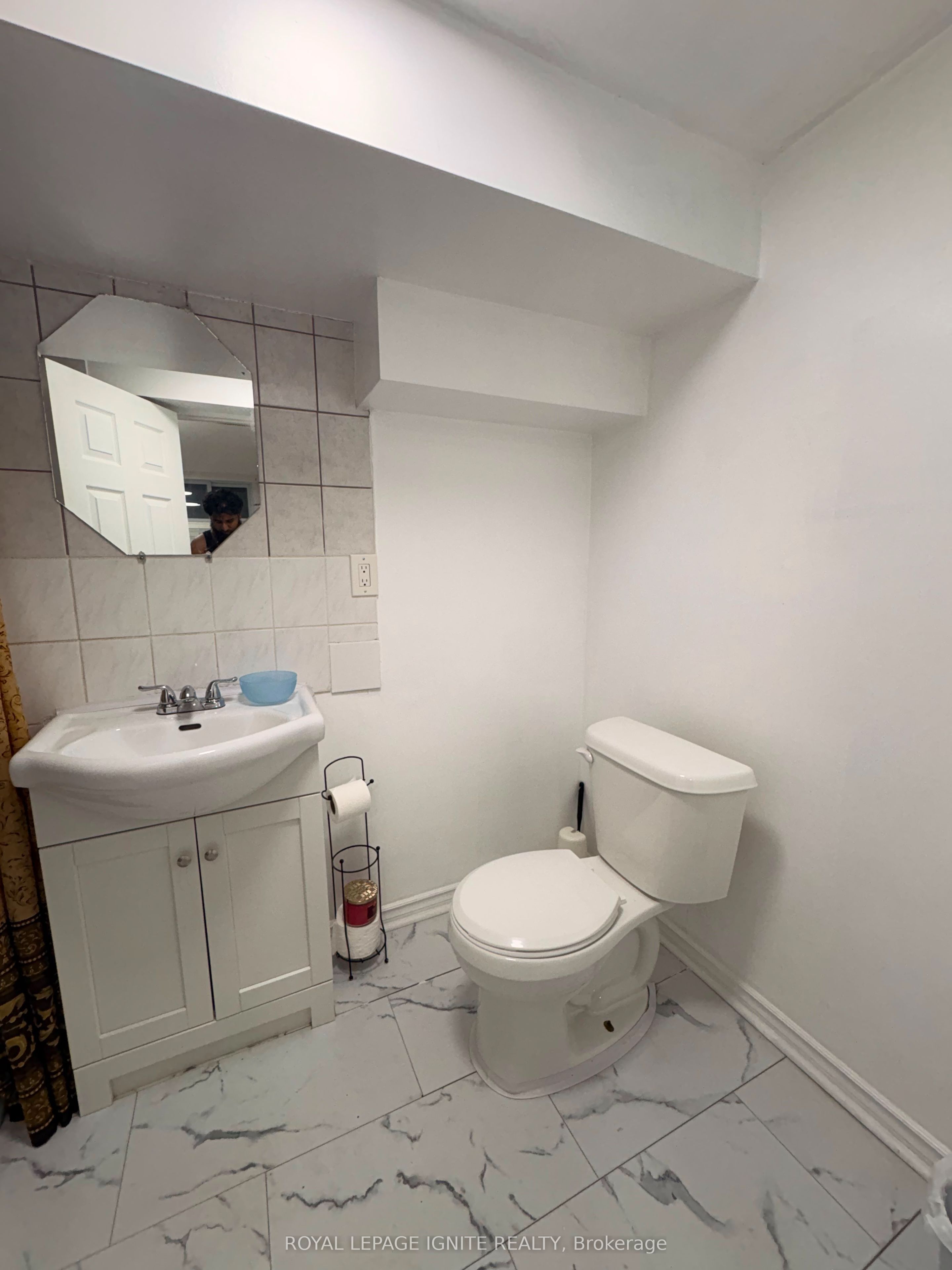 Unit Bsmt - 7 Marlena Drive, Scarborough 5