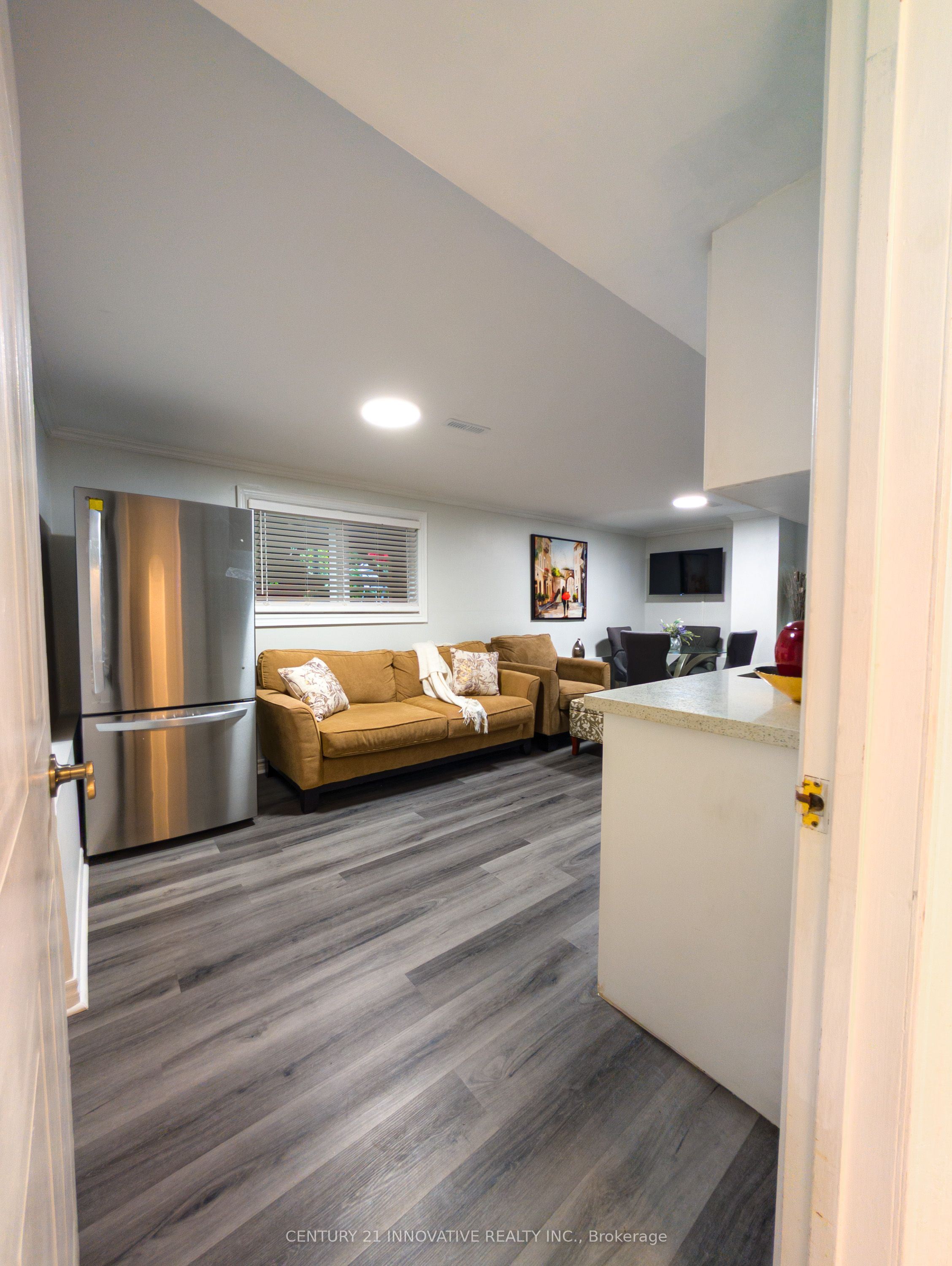 Unit Bsmt - 71 Cherry Blossom Crescent, Clarington 4
