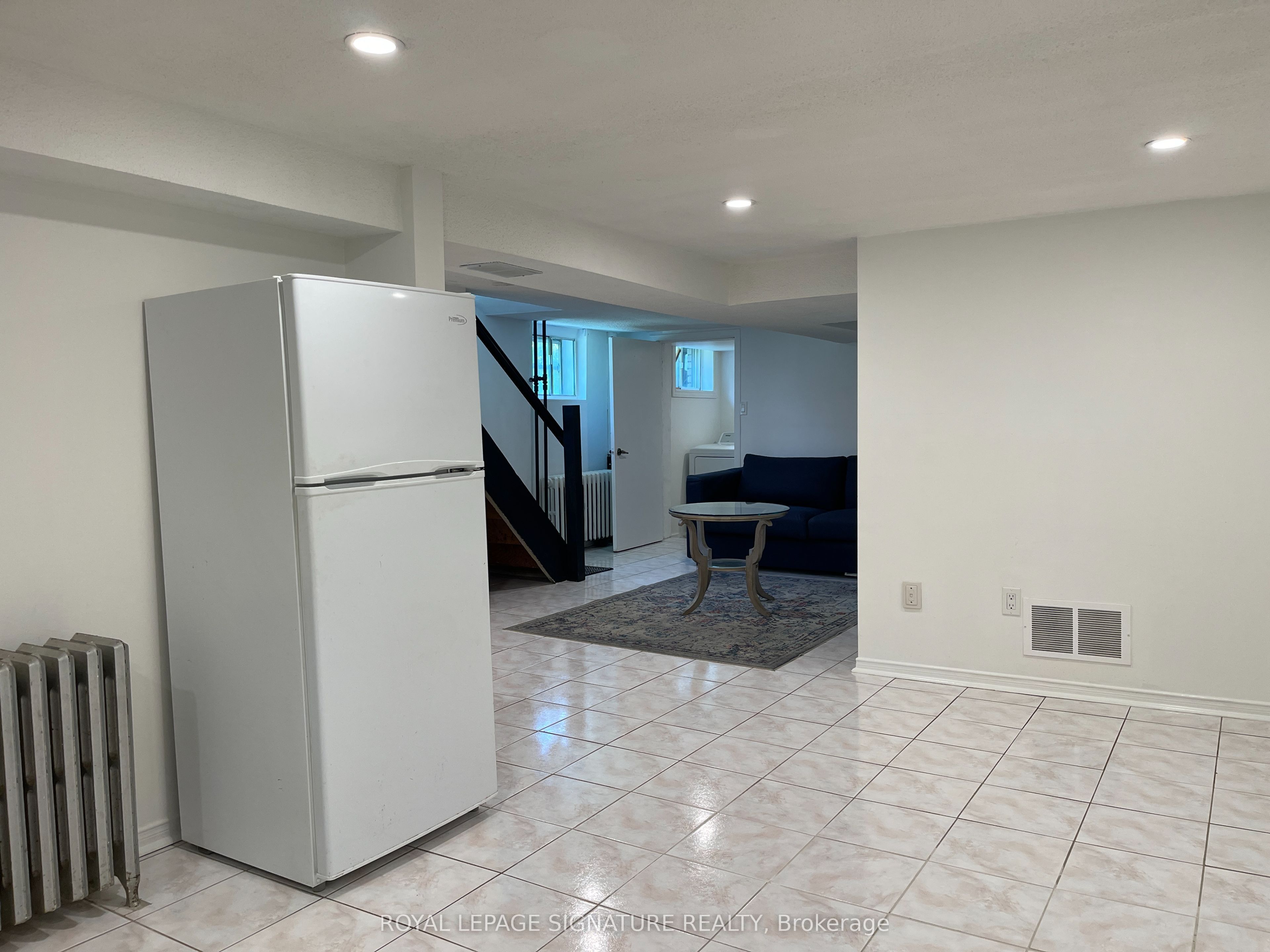 Unit Bsmt - 24 Weymouth Avenue, Toronto 4