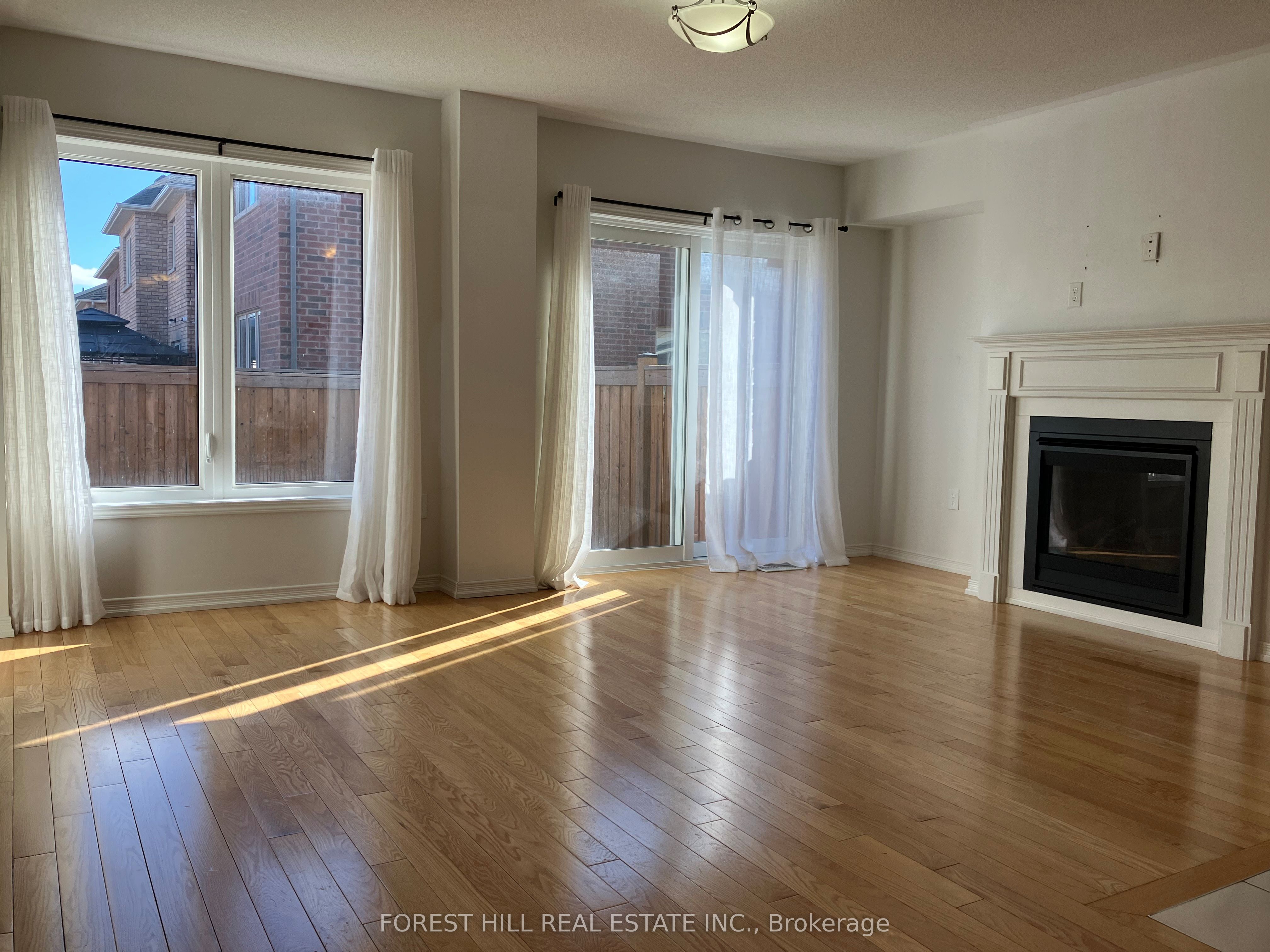 2448 Equestrian Crescent, Oshawa 4
