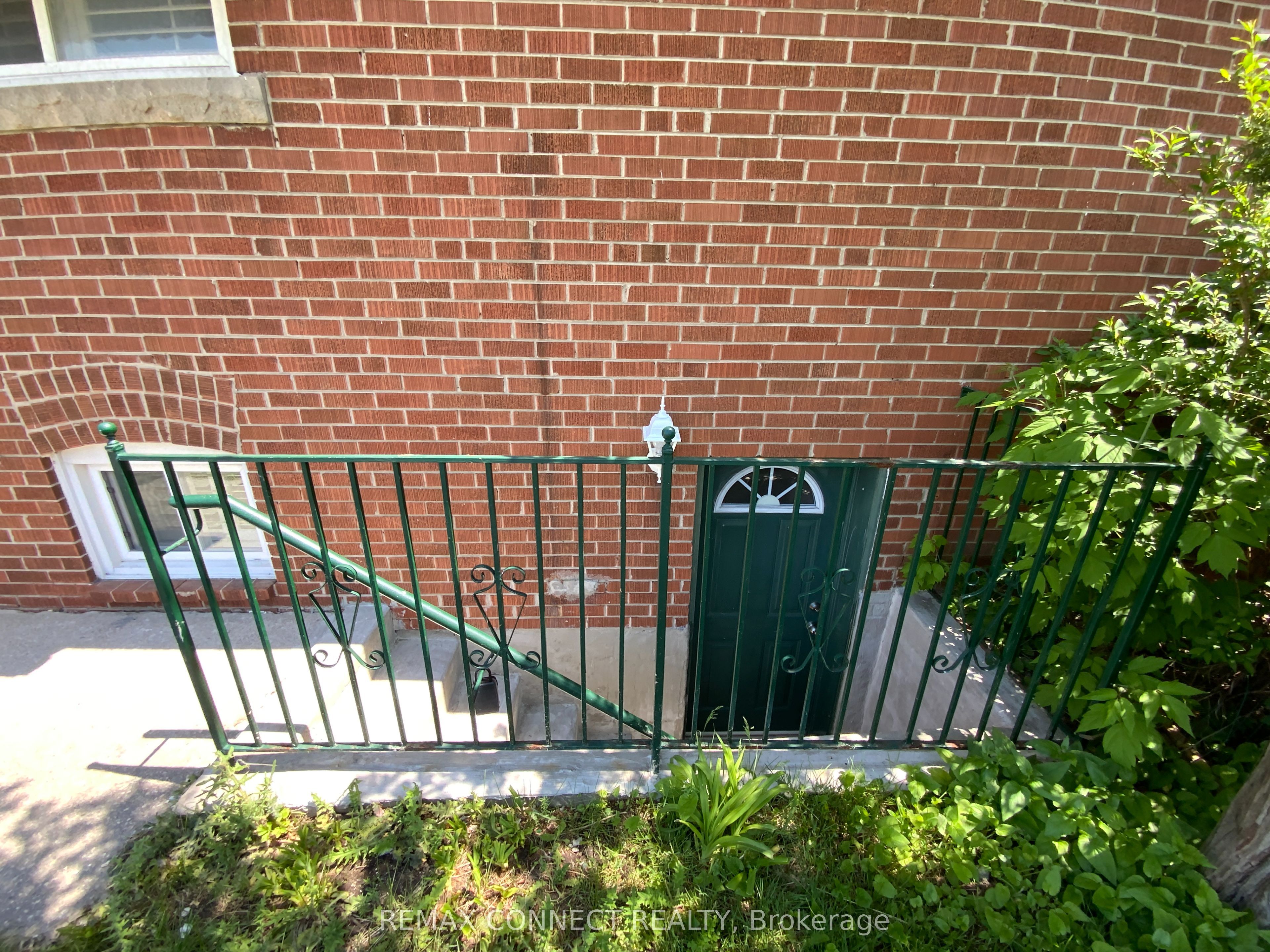 Unit Bsmt Bdrm C - 2 Kellyvale Road, Scarborough 4