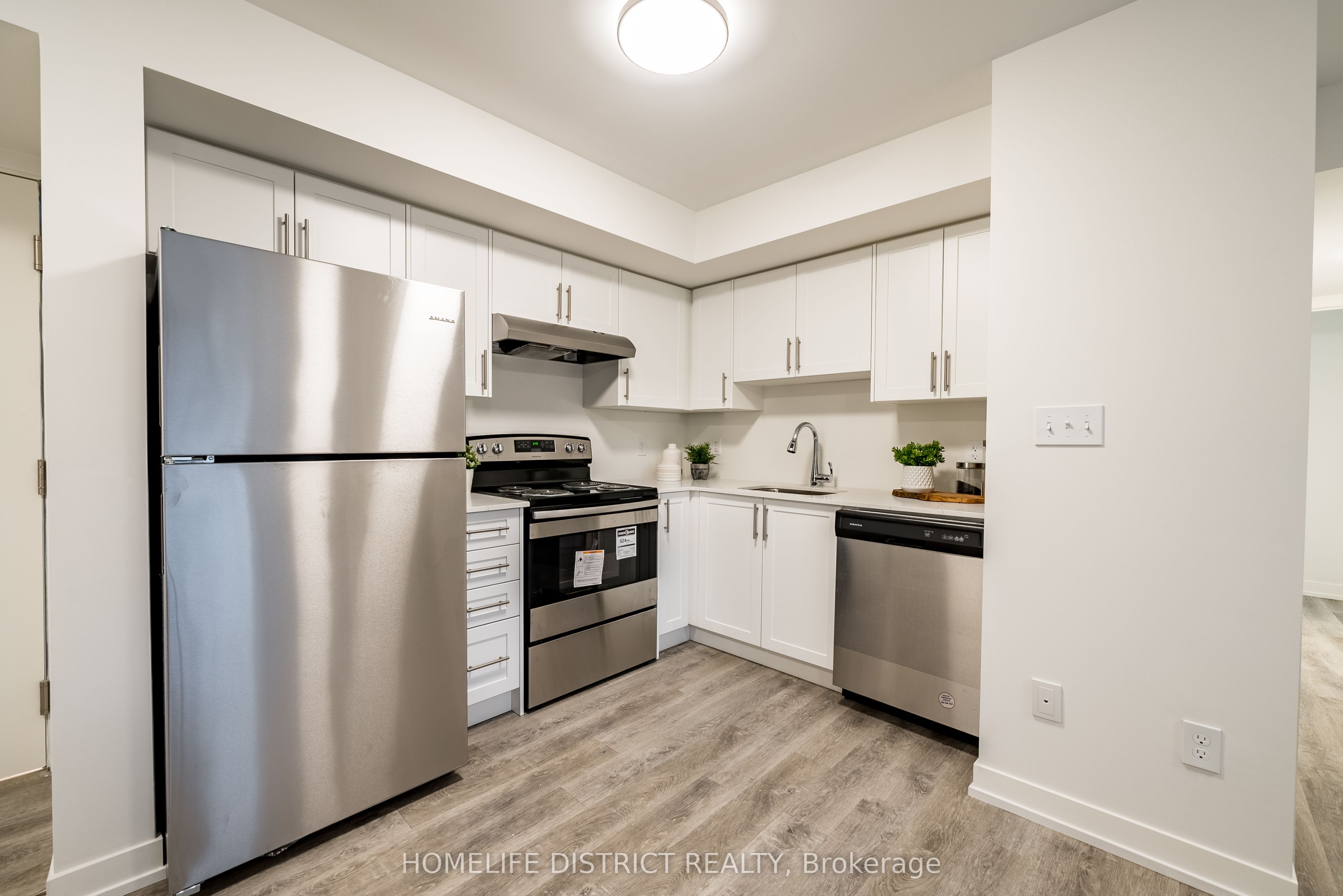 Unit 605 - 976 Simcoe Street N, Oshawa 2