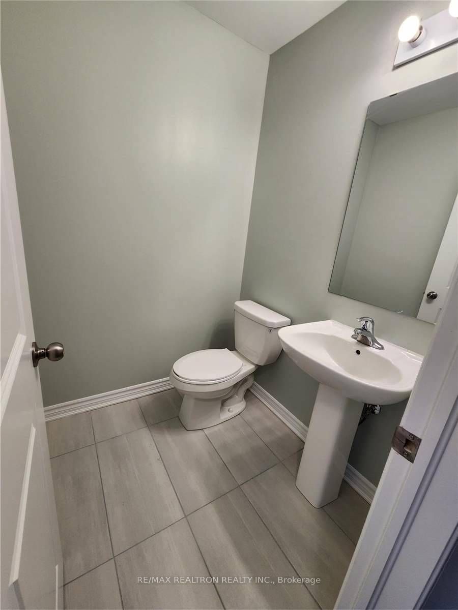 8 Royal Collection Way, Whitby 5