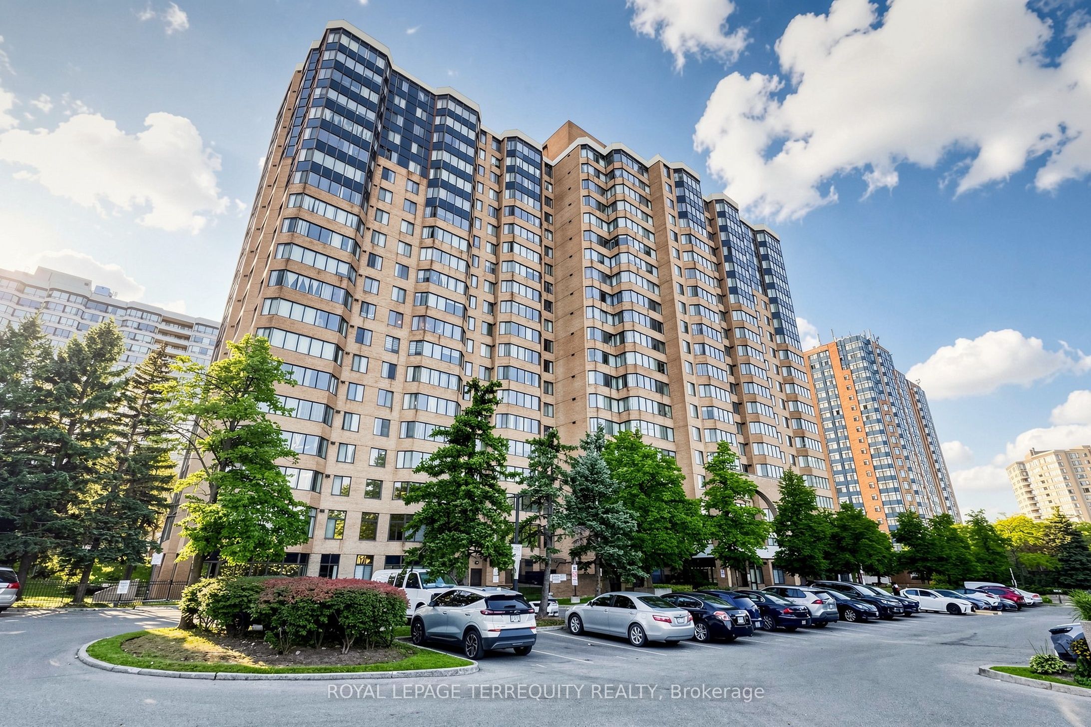 Unit 705 - 80 Alton Towers Circle, Scarborough 2