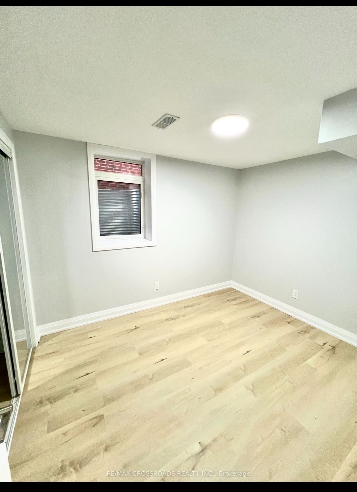 Unit Basement Apartment - 2388 Dress Circle Crescent, Oshawa 4