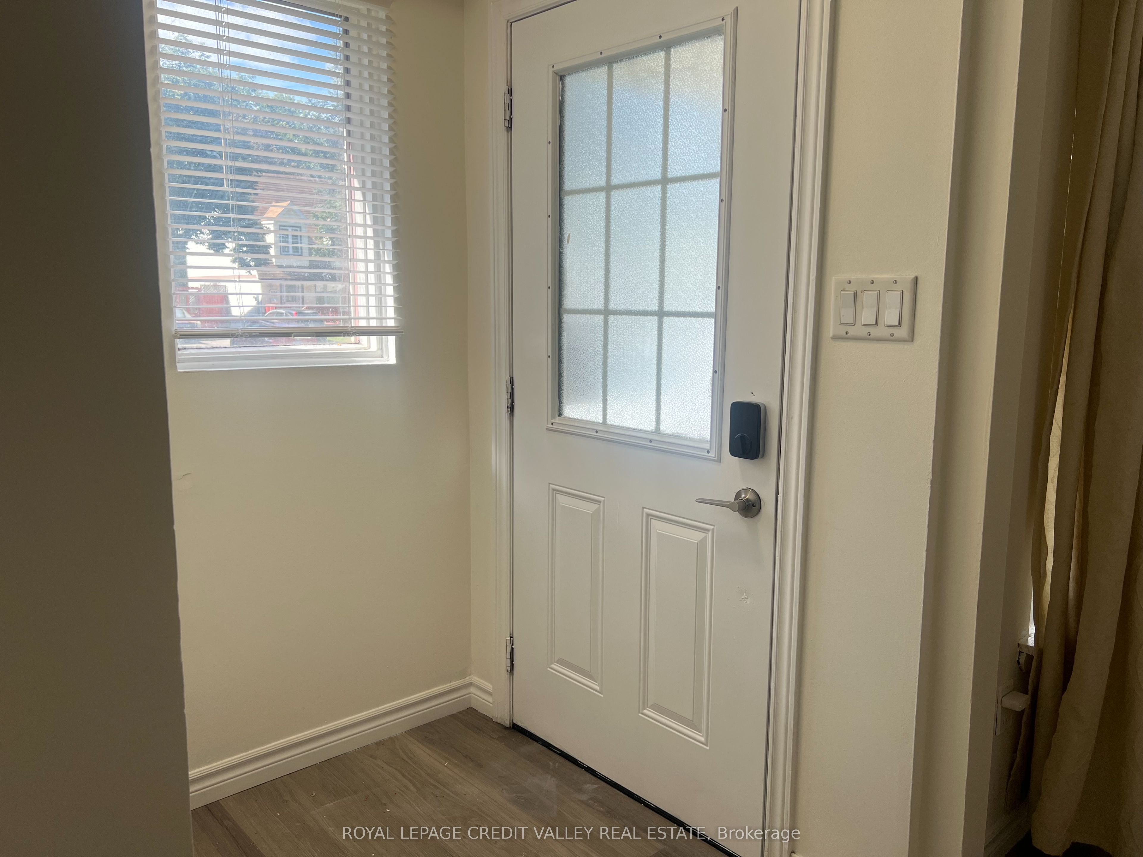 531 Camelot Drive, Oshawa 4