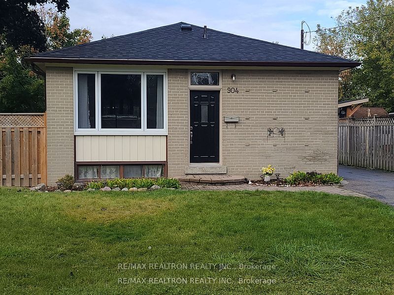 904 Donovan Crescent, Whitby 3