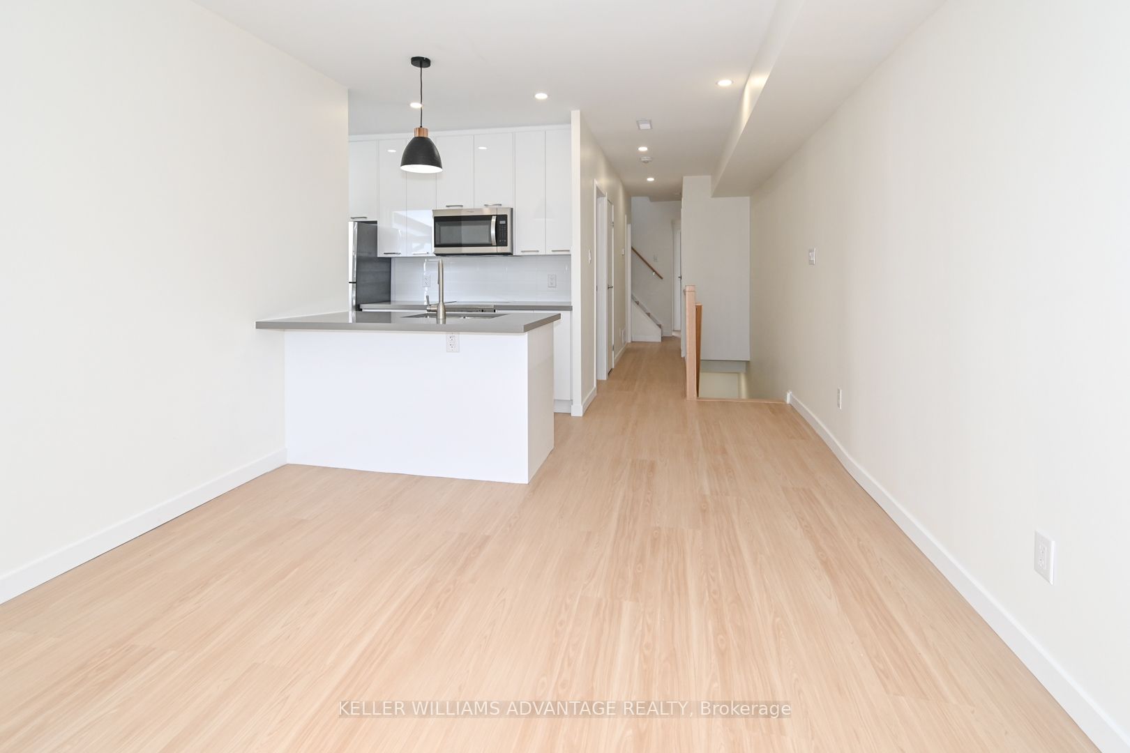 Unit upper - 113 Woodbine Avenue, Toronto 5