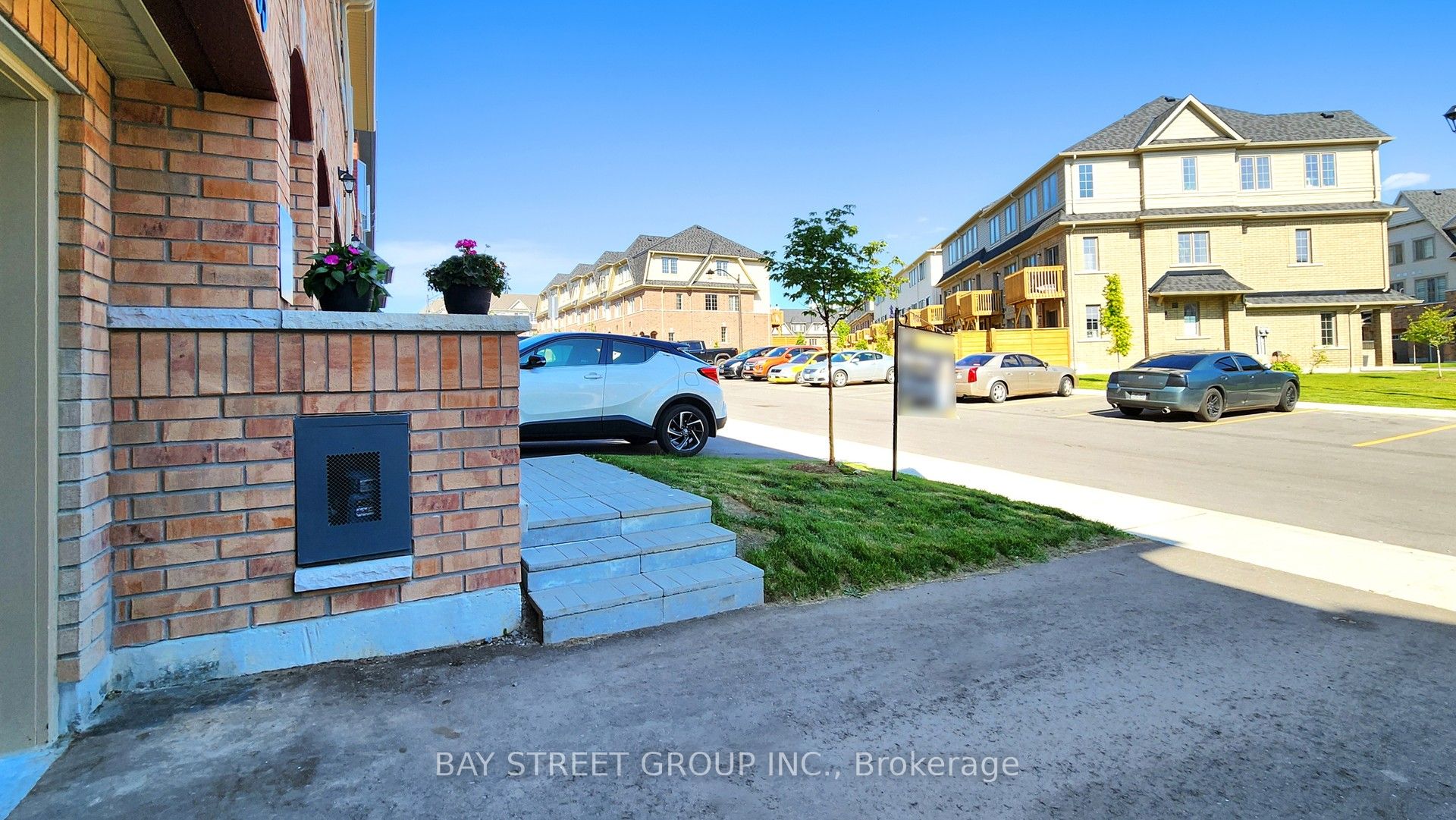 2695 Magdalen Path, Oshawa 2