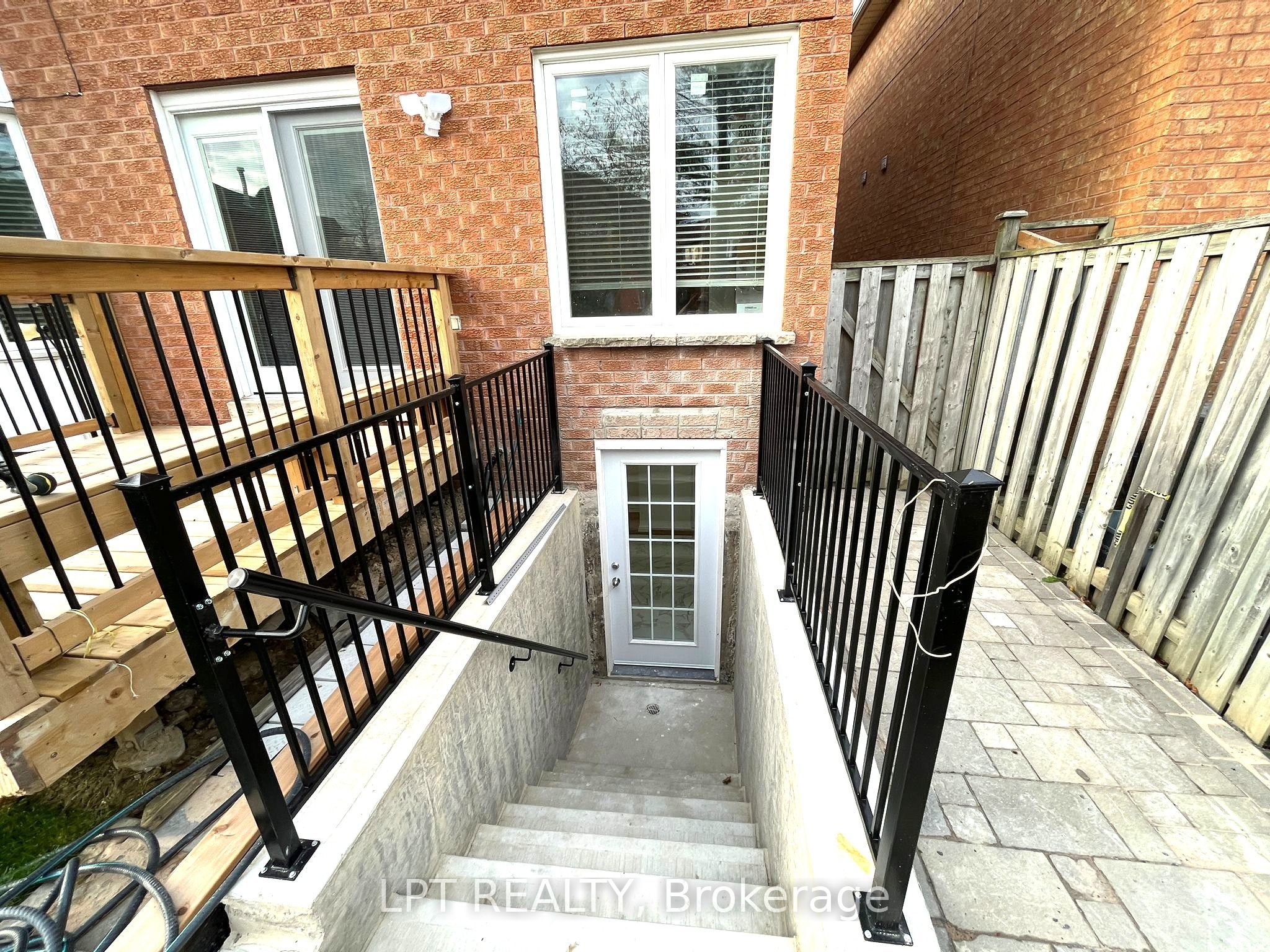 Unit Bsmt - 17 Glenheather Terrace, Scarborough 5