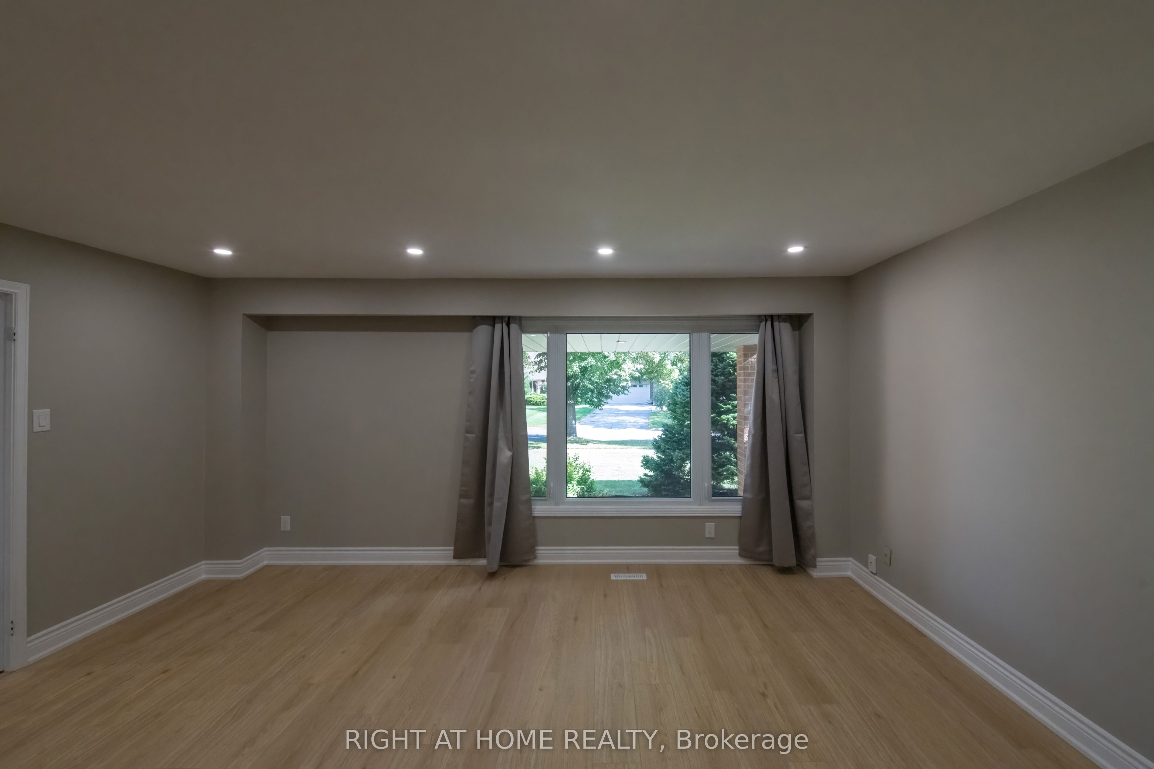 83 Anstead Crescent, Ajax 4