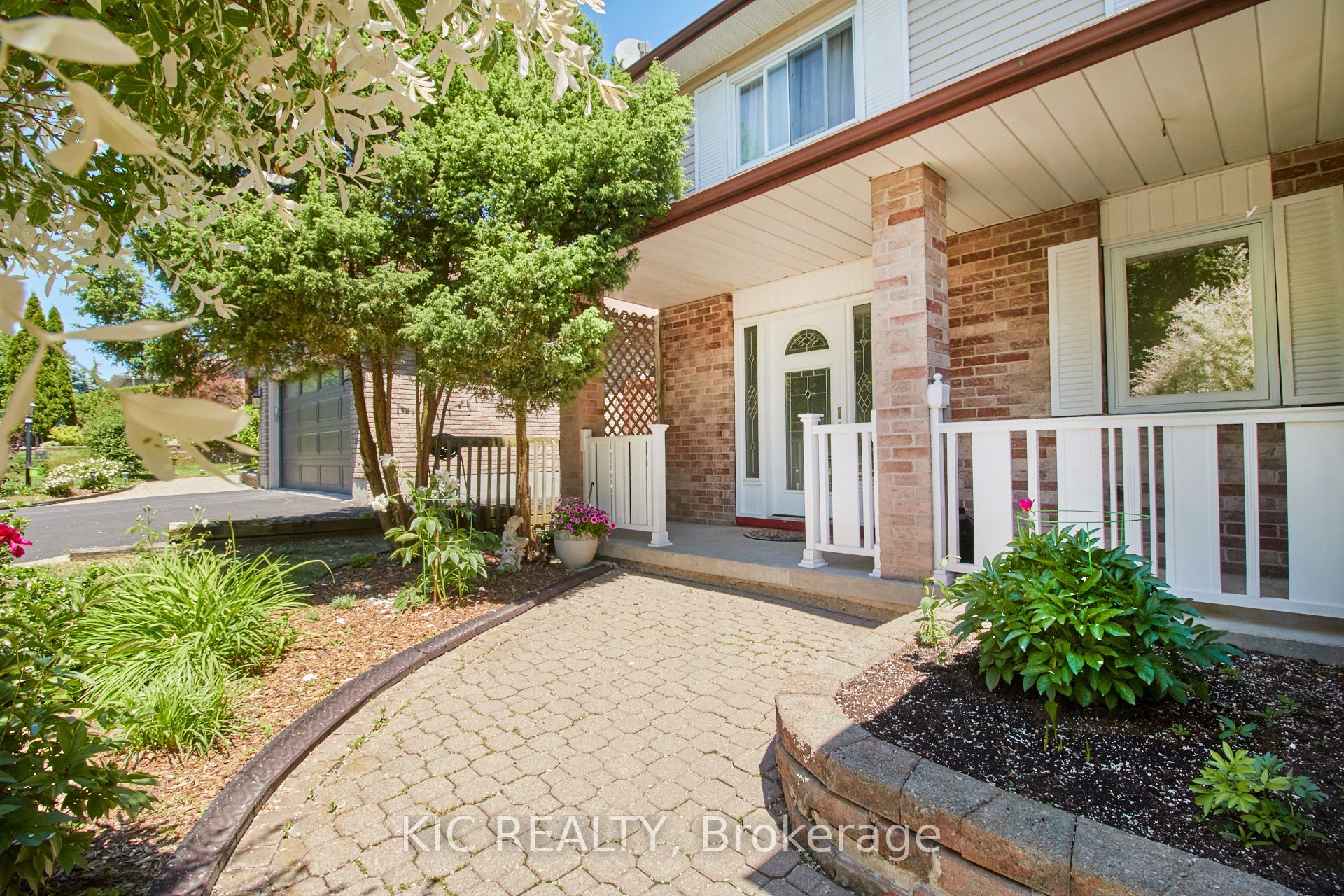 411 Aztec Dr, Oshawa, Ontario L1J7T5 For Sale HouseSigma