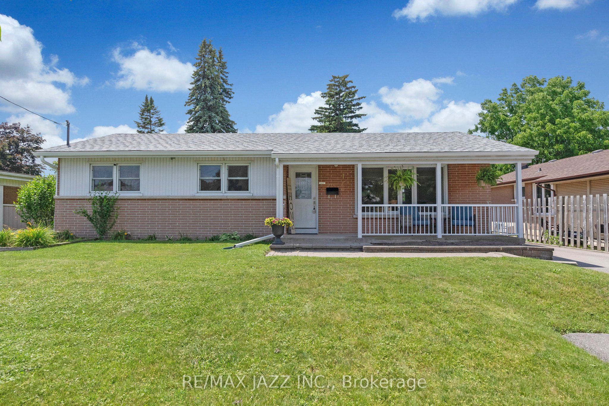 4 Parkway Cres, Clarington, Ontario L1C1B9 Sold History HouseSigma