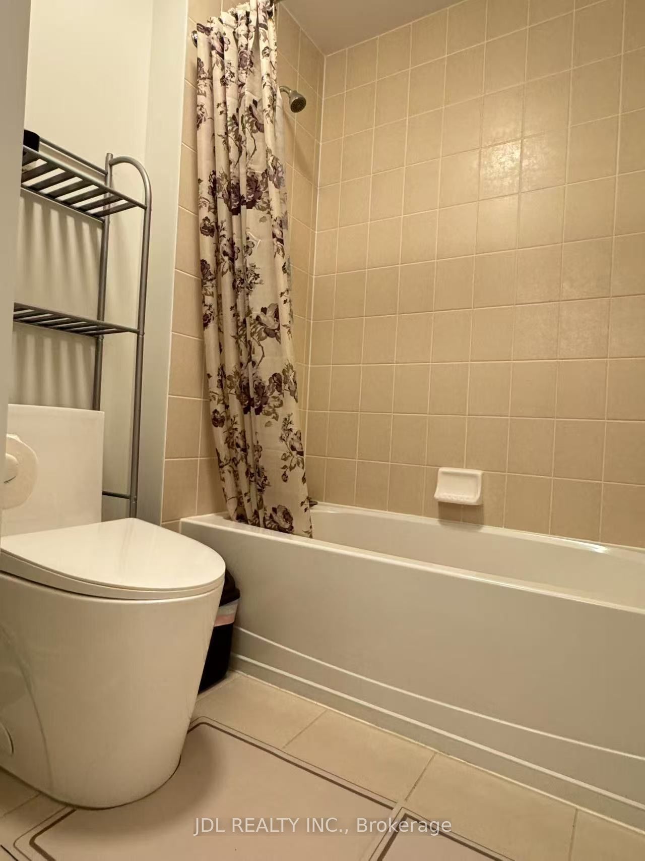 Unit Second Floor room A - 936 Goring Circle, Newmarket 5