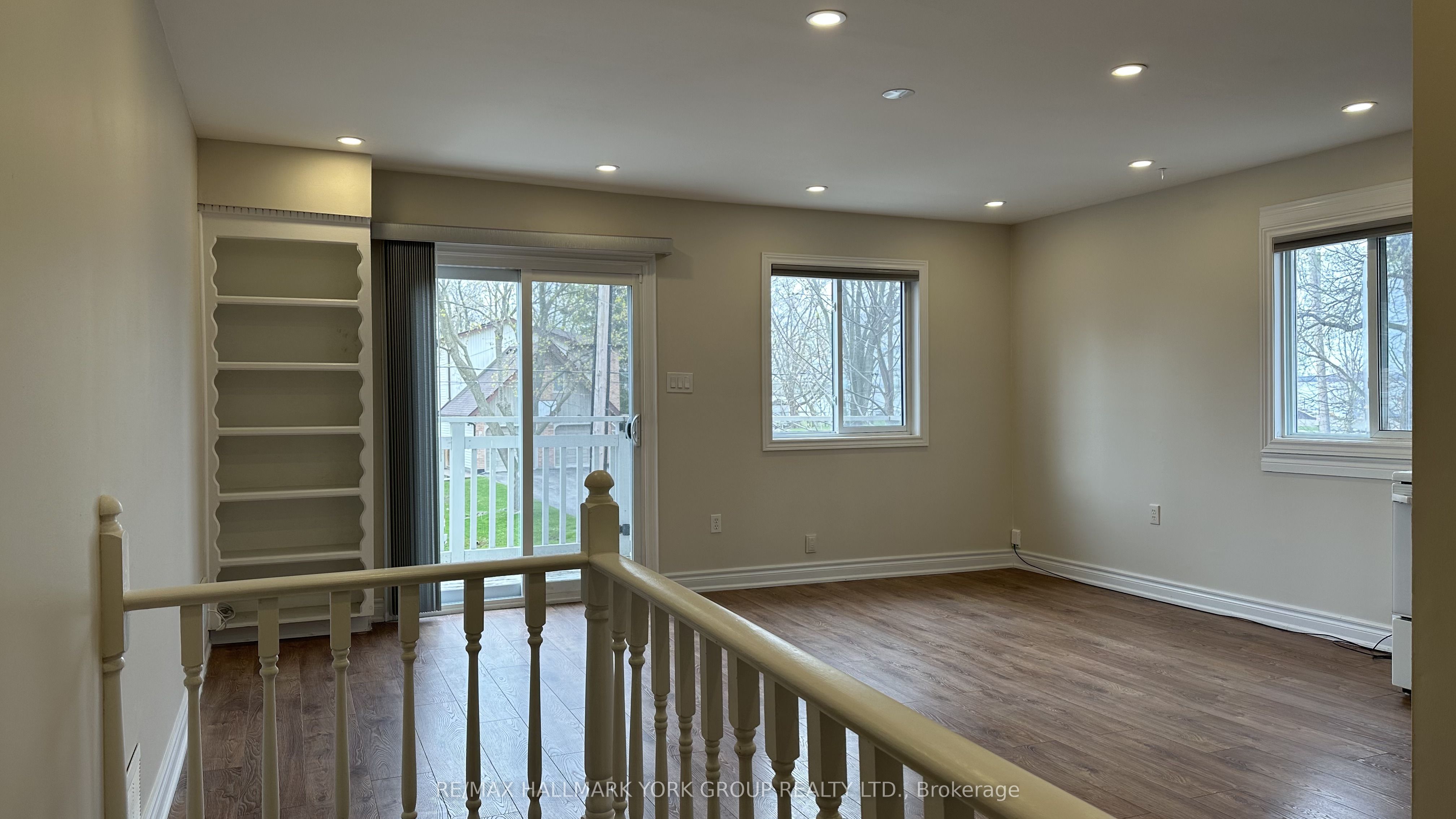 Unit Upper - 210 Ways Bay Drive, Georgina 3