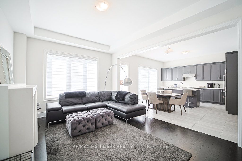 25 Kentledge Avenue, East Gwillimbury 3