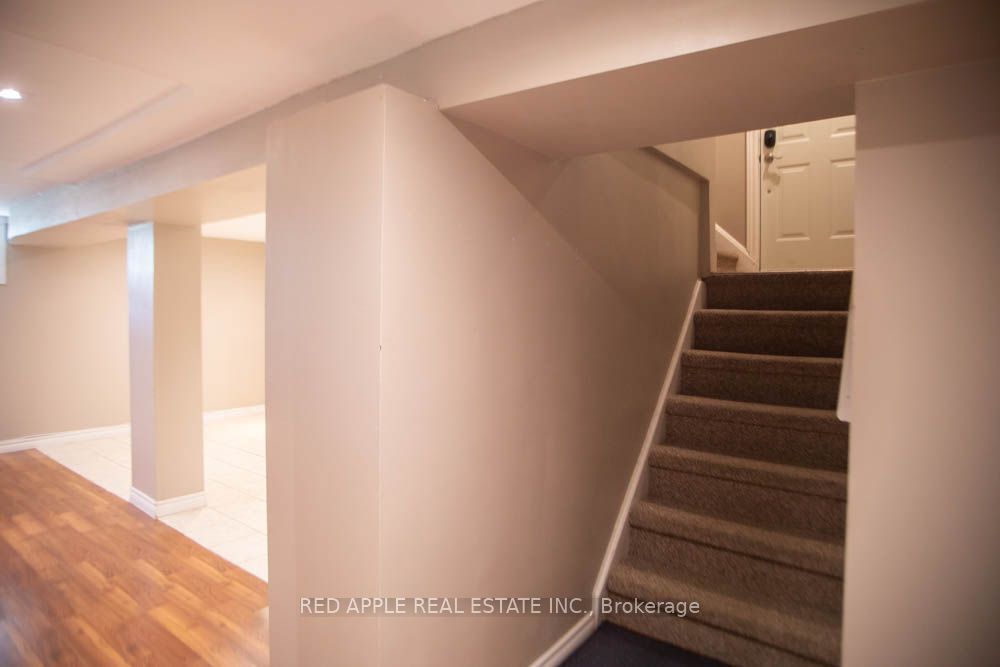 126 LONGFORD Drive, Newmarket 4