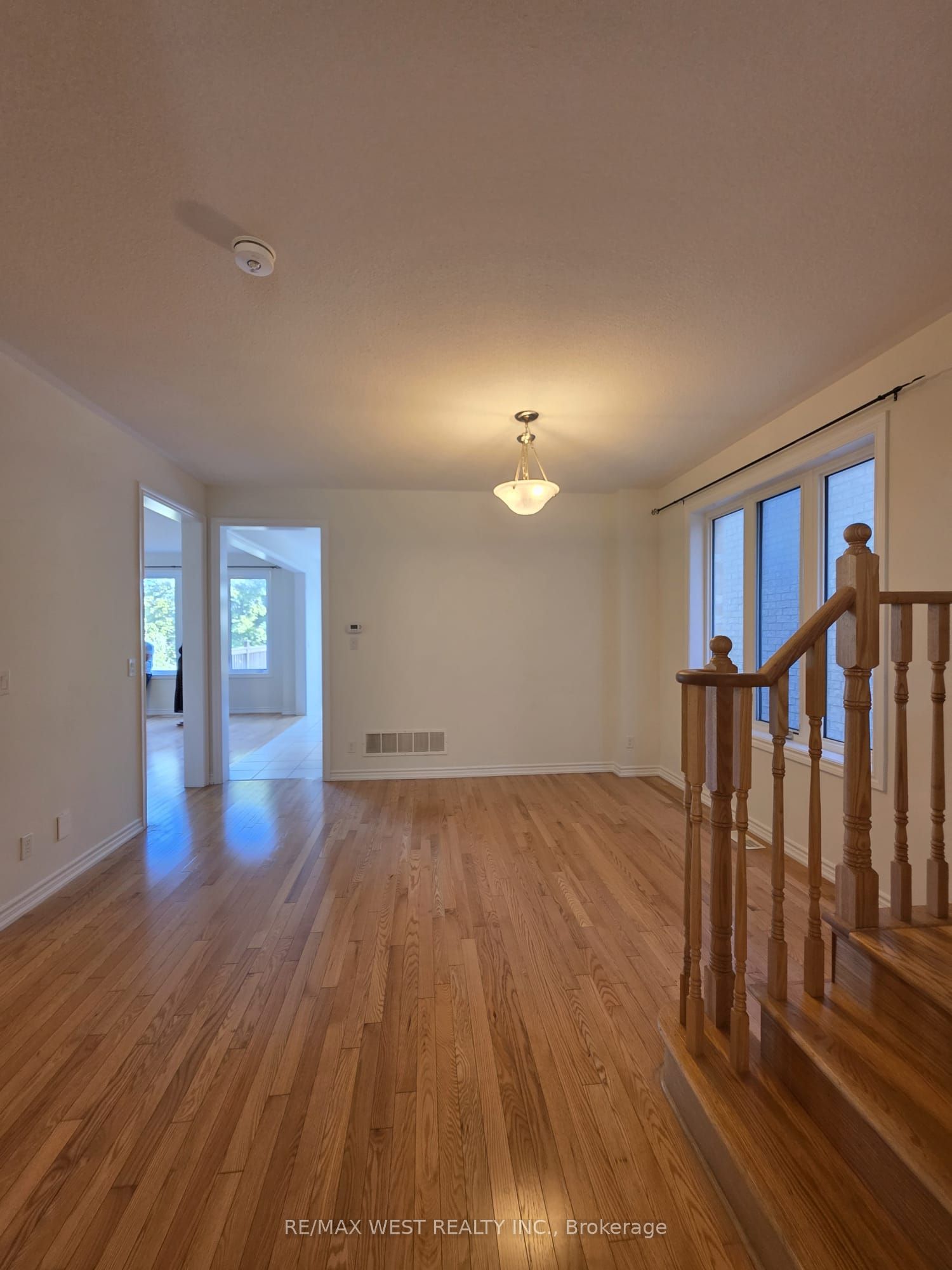 Unit Main - 11 Chessington Avenue, East Gwillimbury 4