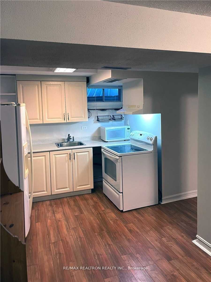 Unit Bsmt - 20 McNairn Court, Richmond Hill 5