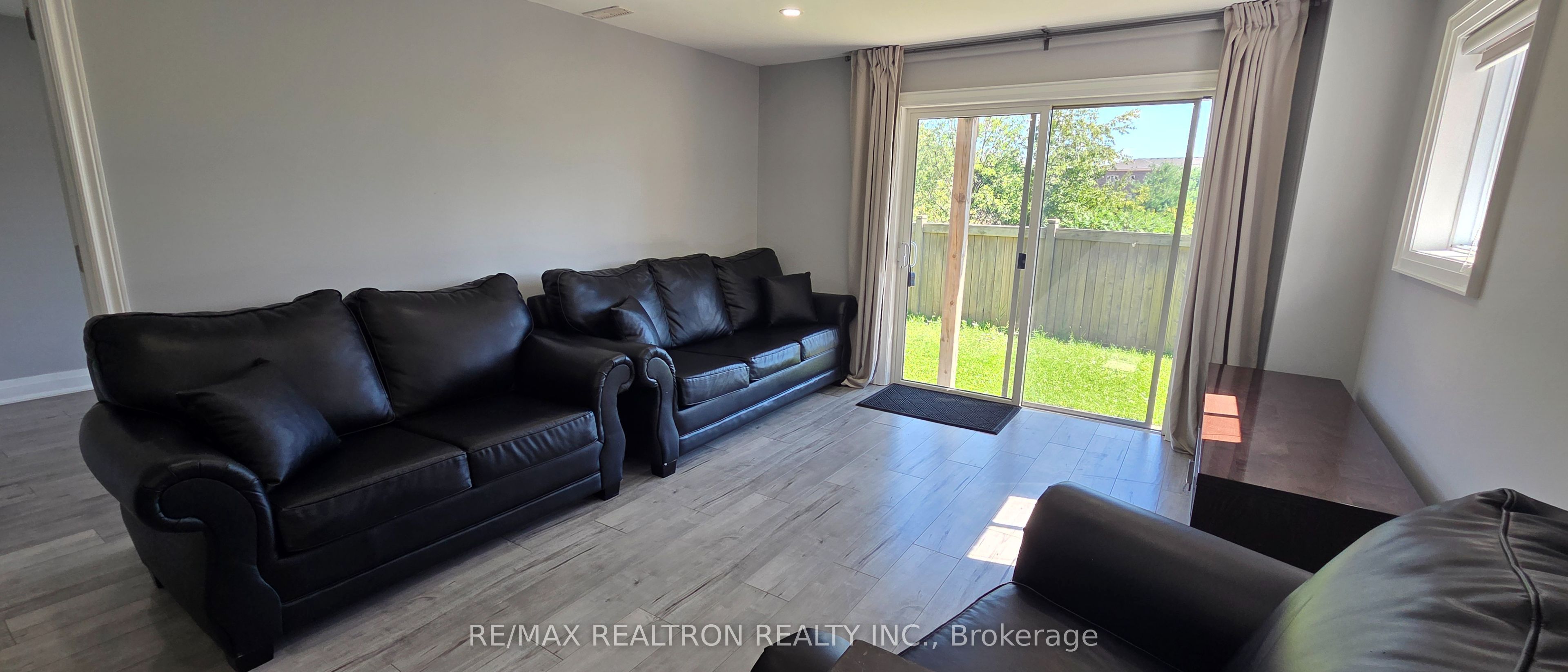 45 Hopewell Avenue, Vaughan 3