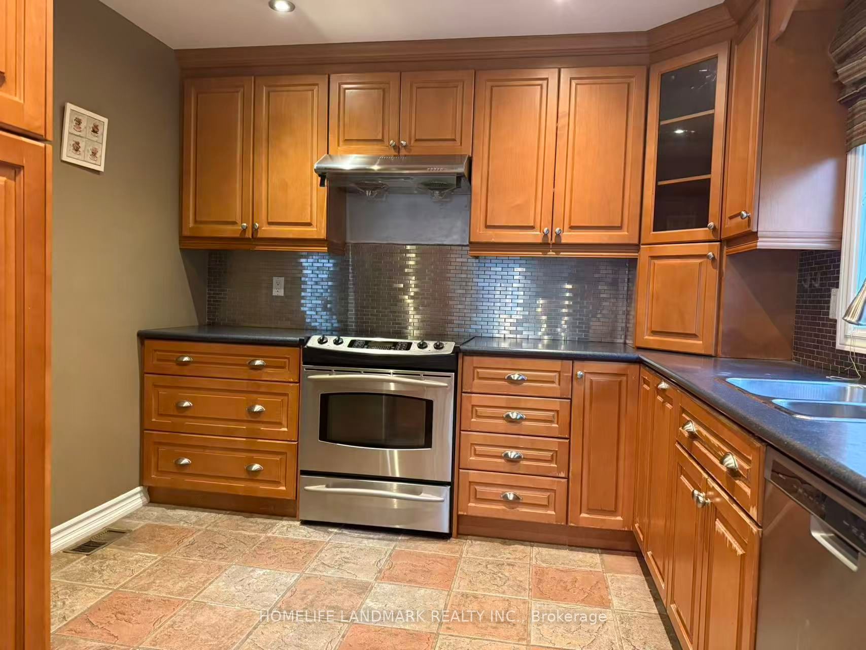 83 Lincoln Green Drive, Markham 4