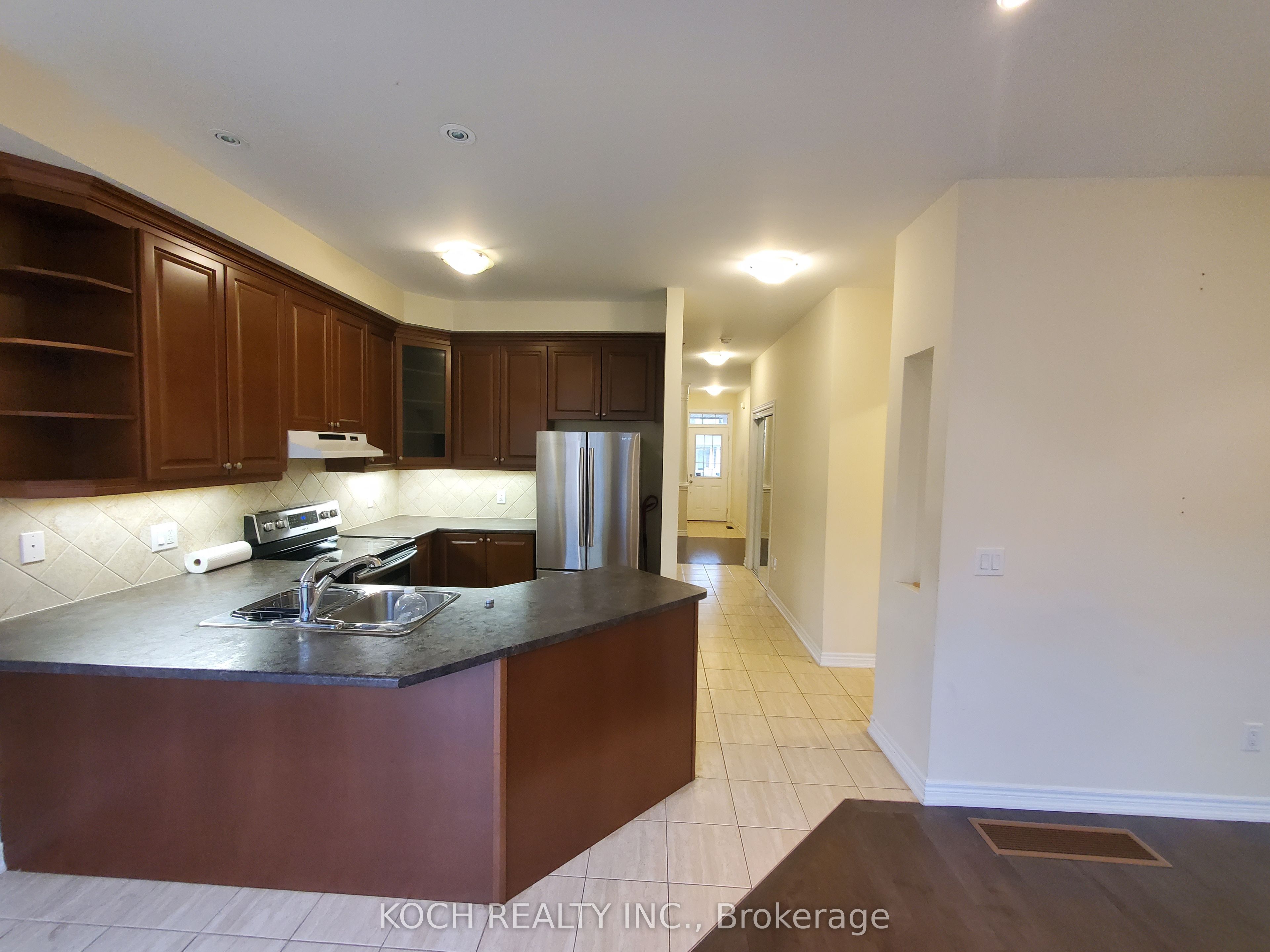38 Thistle Avenue, Richmond Hill 2