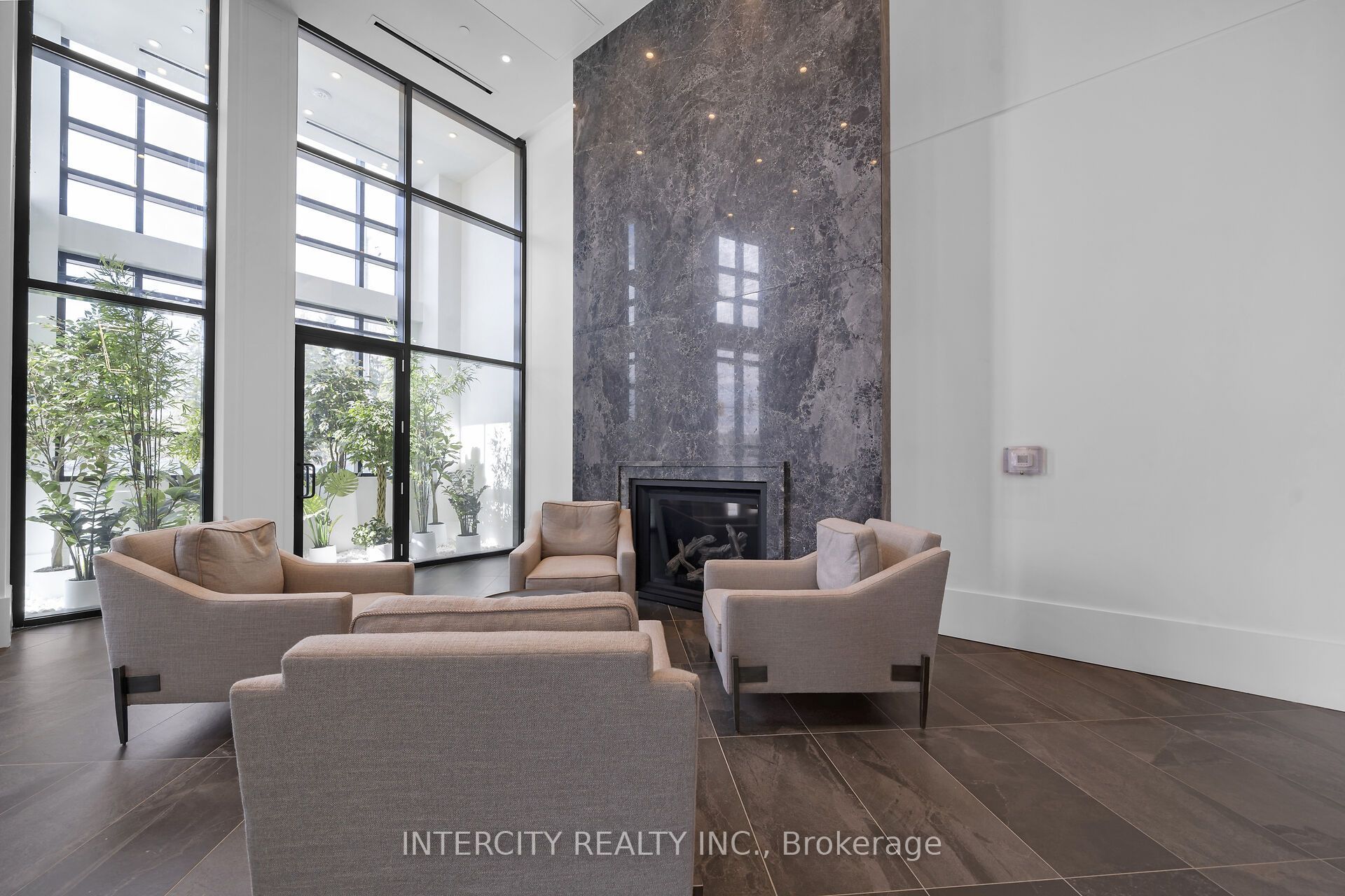 Unit 619 - 2075 King Road, King 4