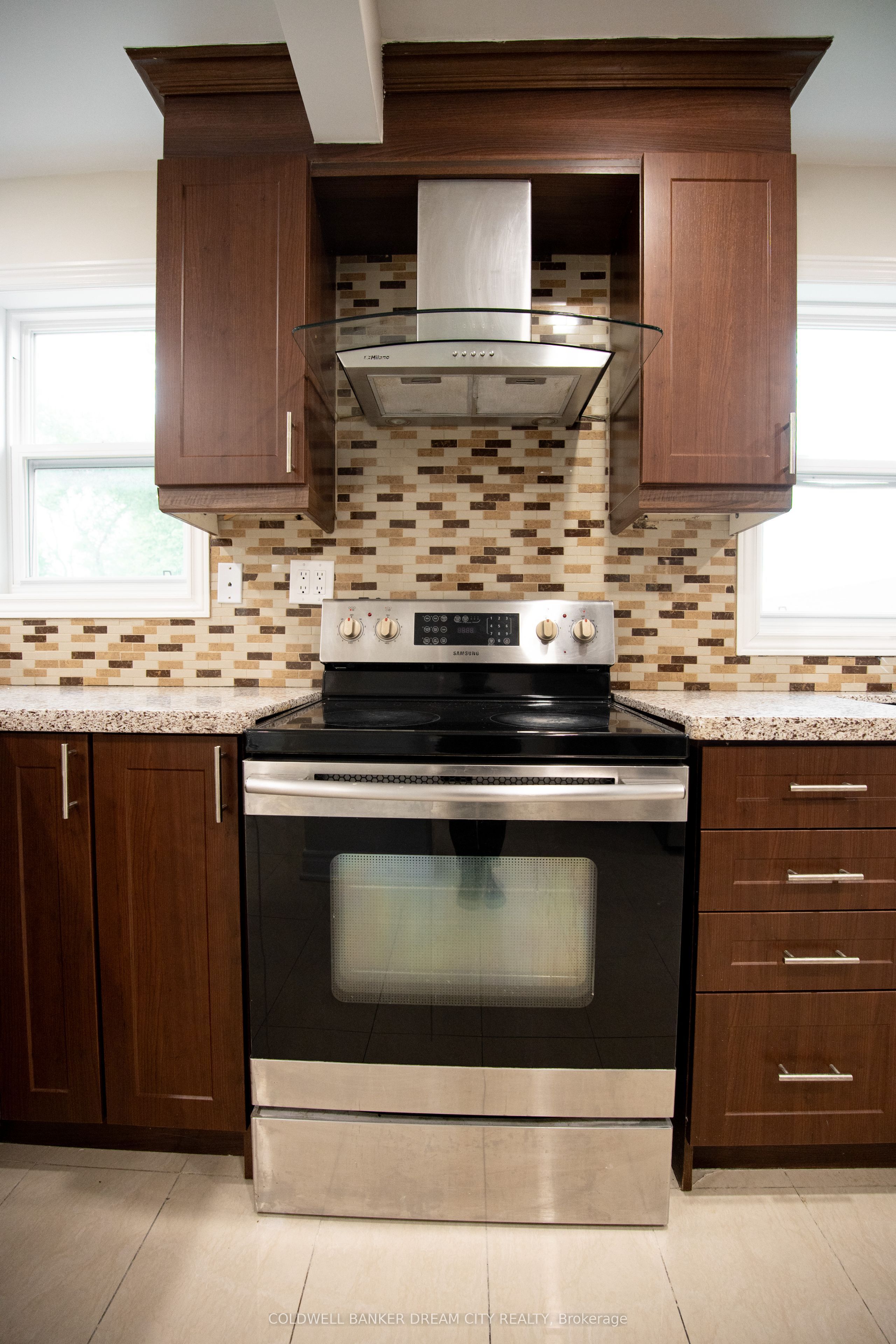 Unit Upper - 22 Elm Grove Avenue, Richmond Hill 3