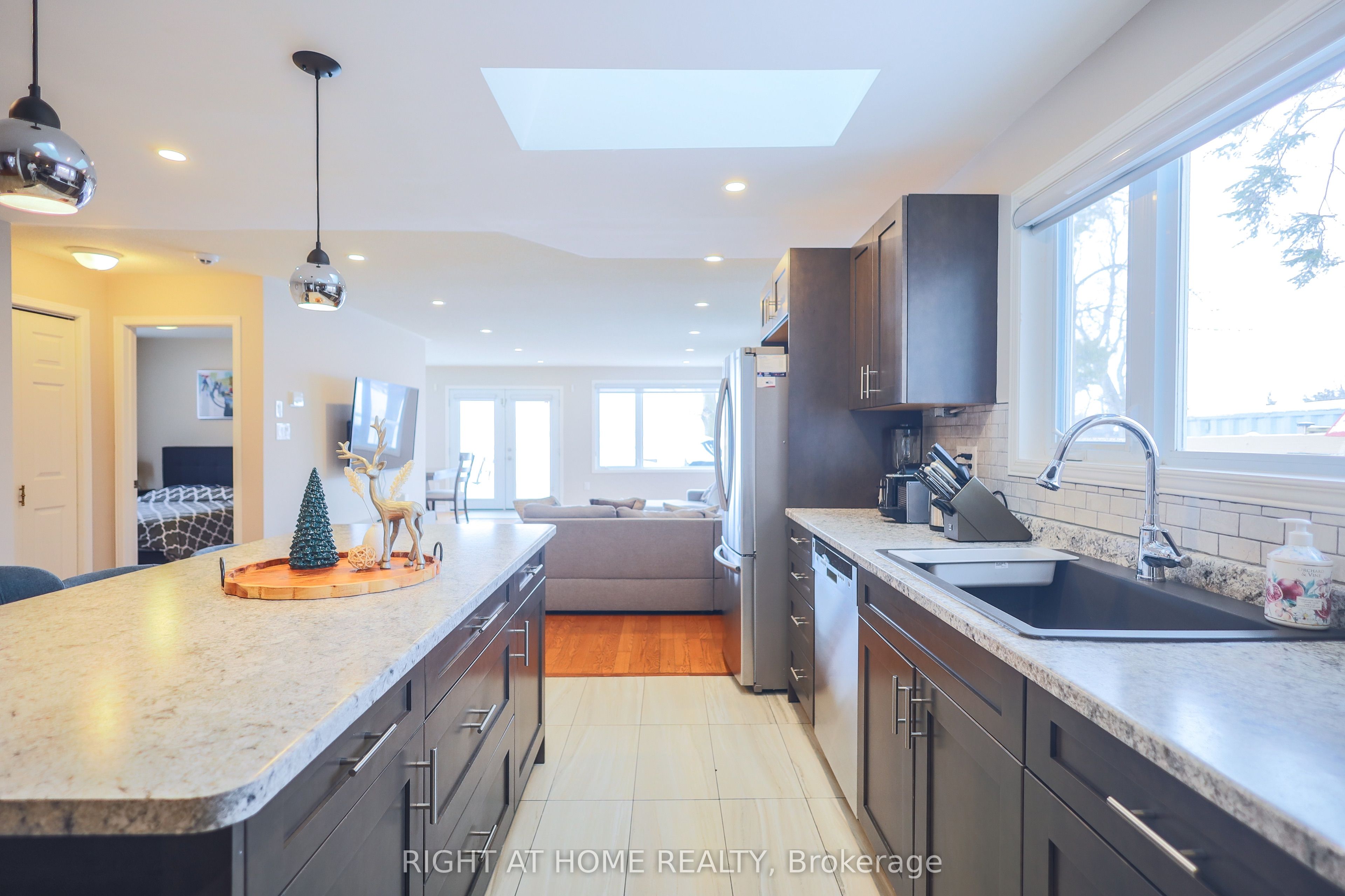 885 Adams Road, Innisfil 5