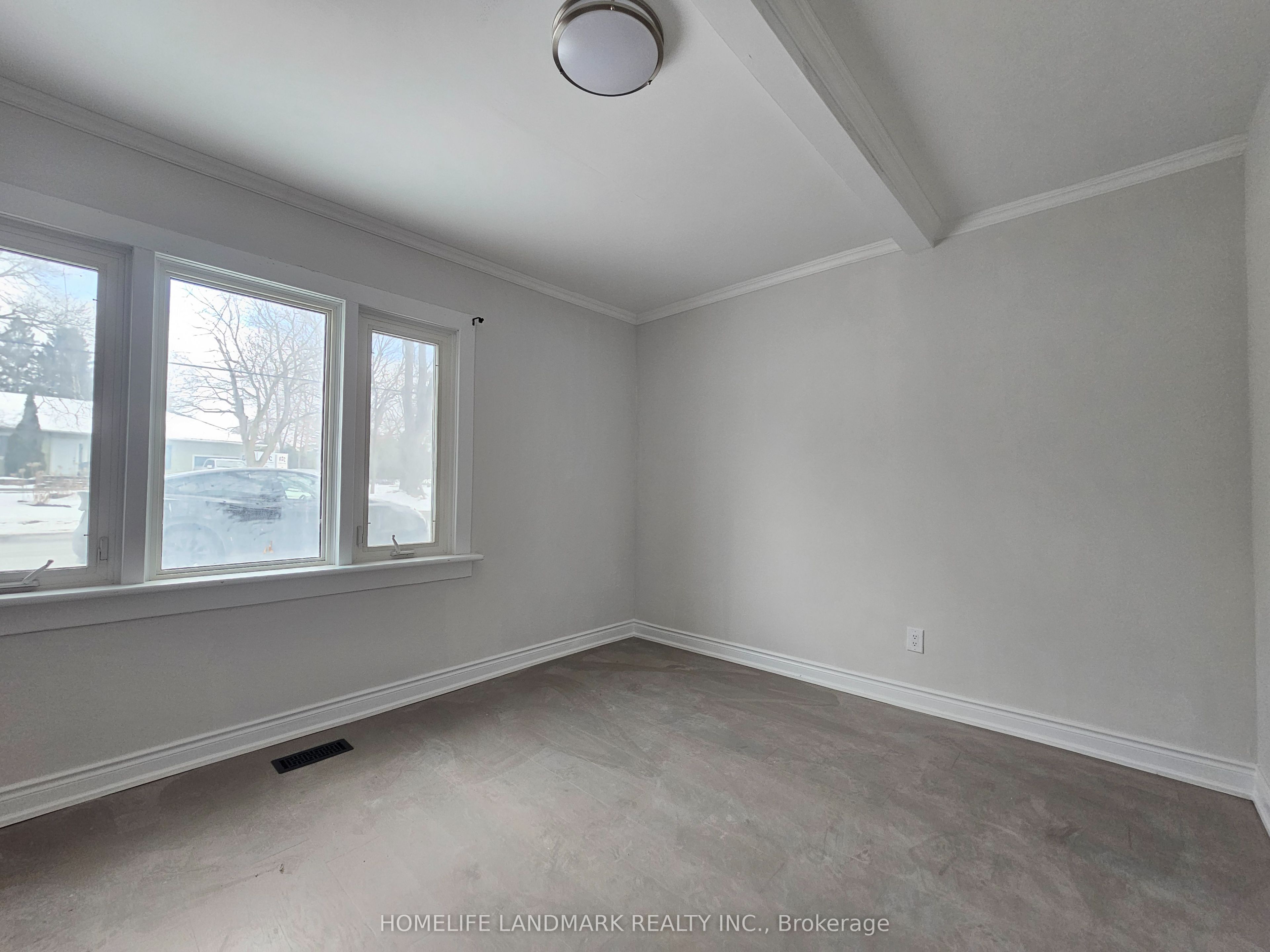 Unit Side Unit (Facing North) - 18852 Leslie Street, East Gwillimbury 4