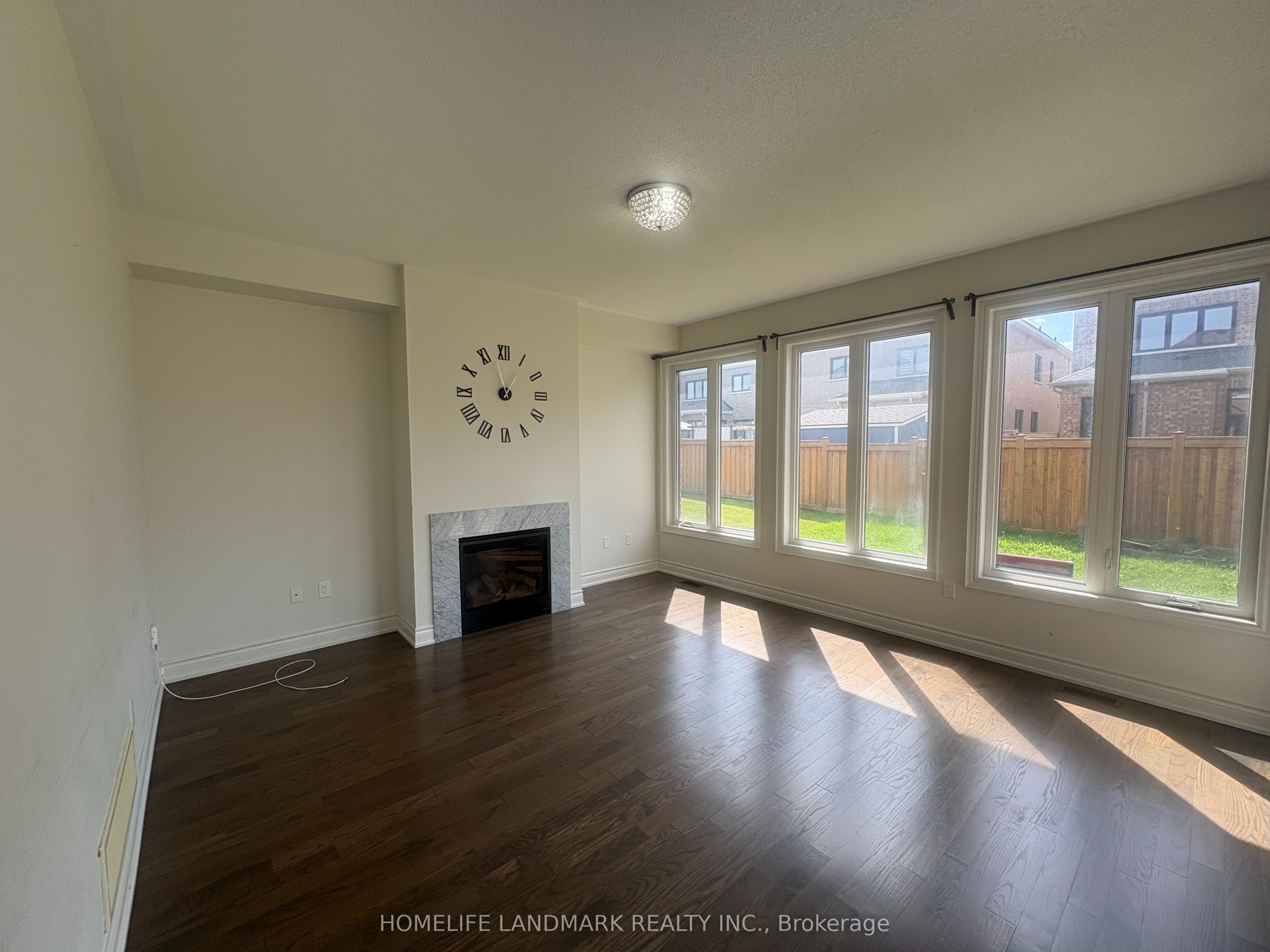 8 Yarrow Lane, East Gwillimbury 4