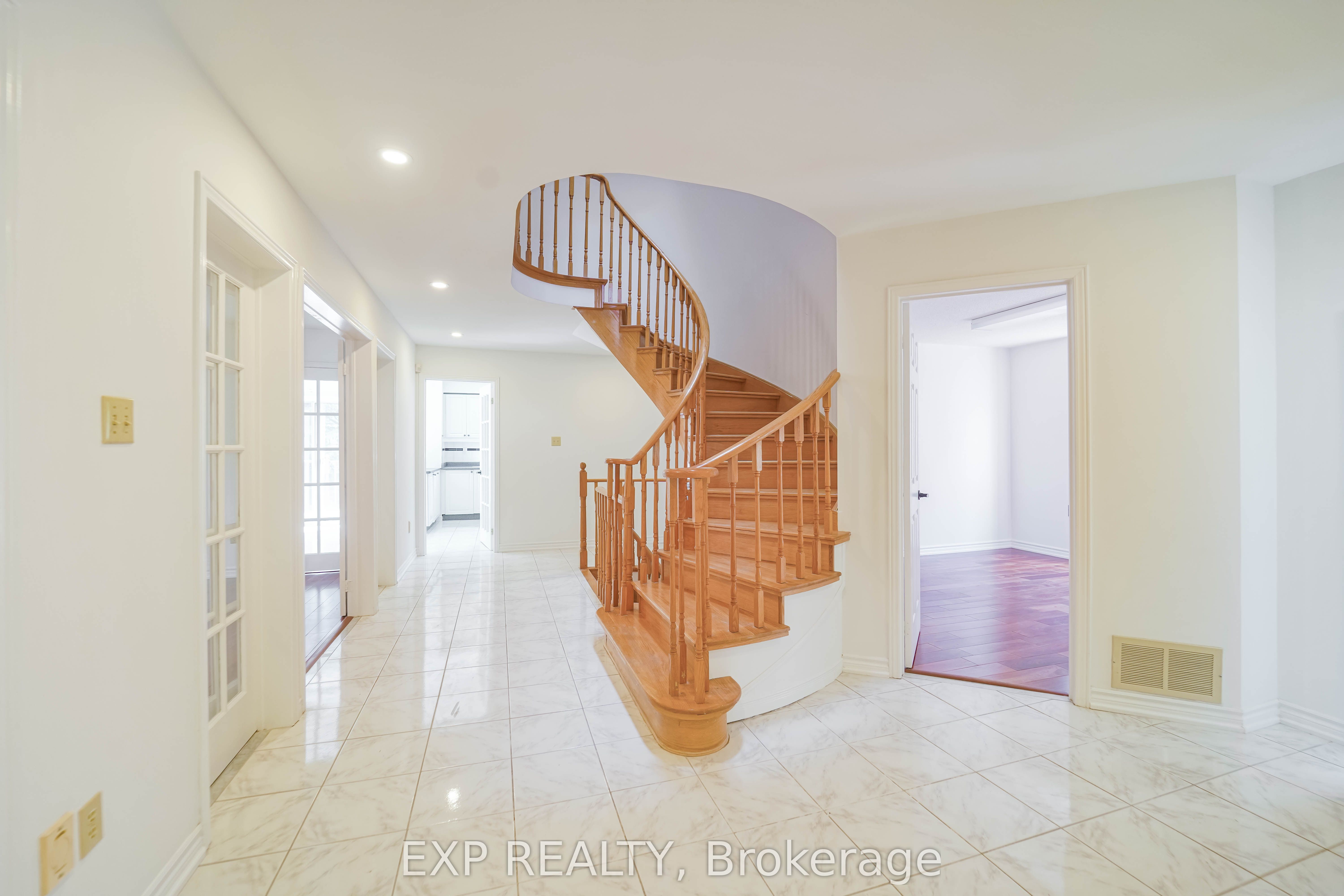 195 Savage Road, Newmarket 4