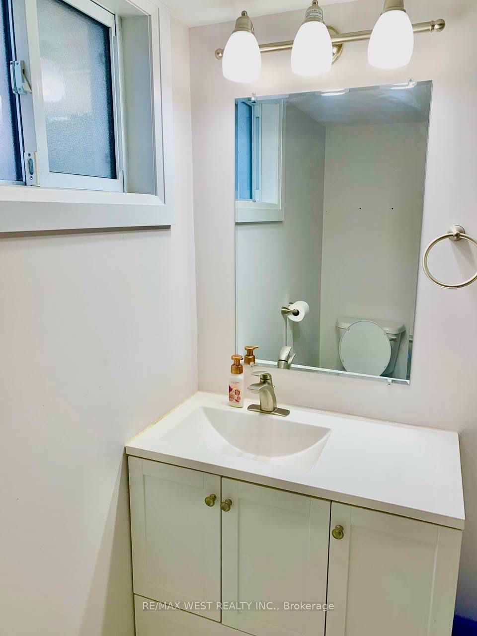 Unit Basement - 5 Mcdonald Drive, Aurora 4