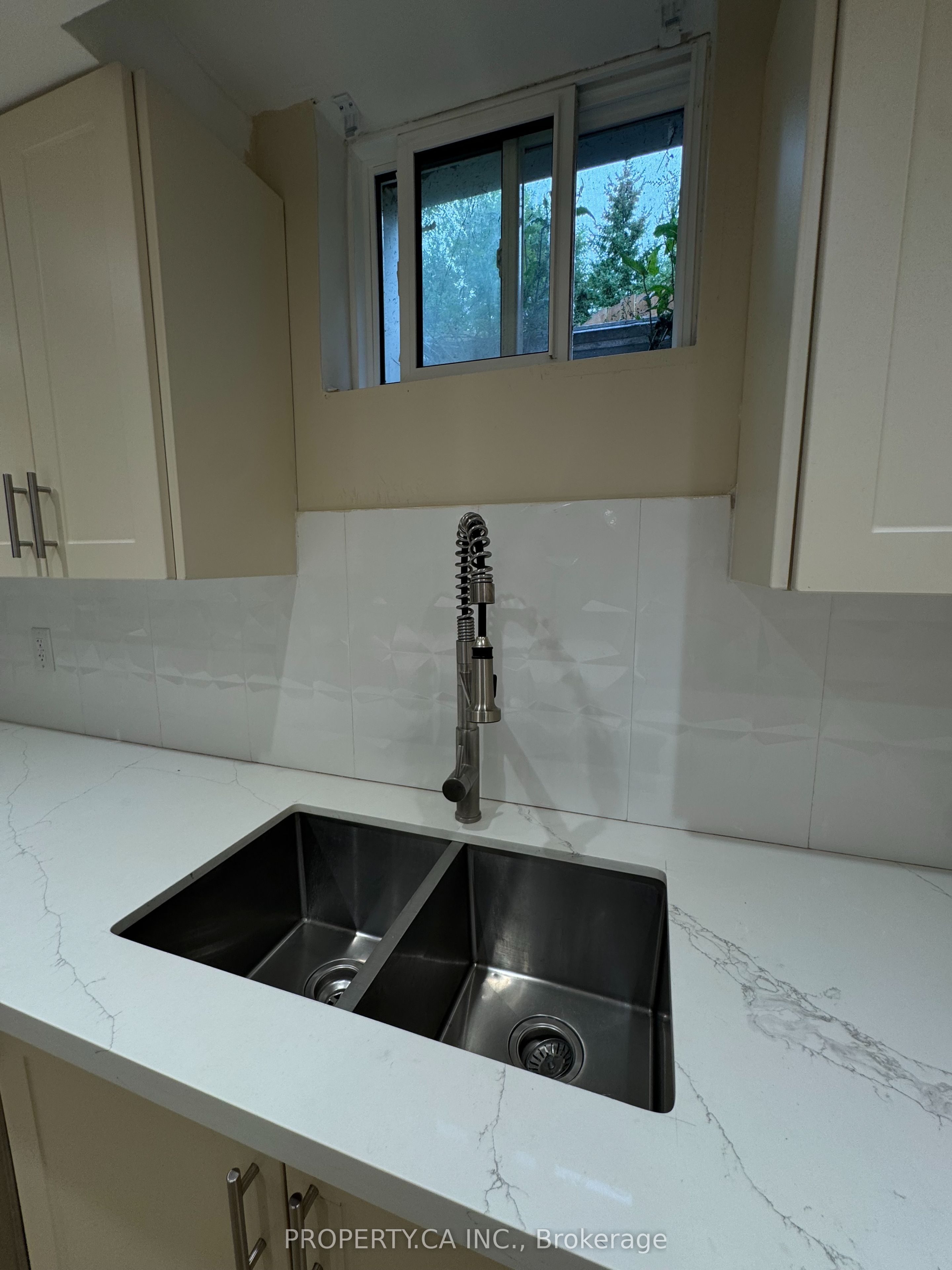 Unit Lower - 746 Leslie Valley Drive, Newmarket 5