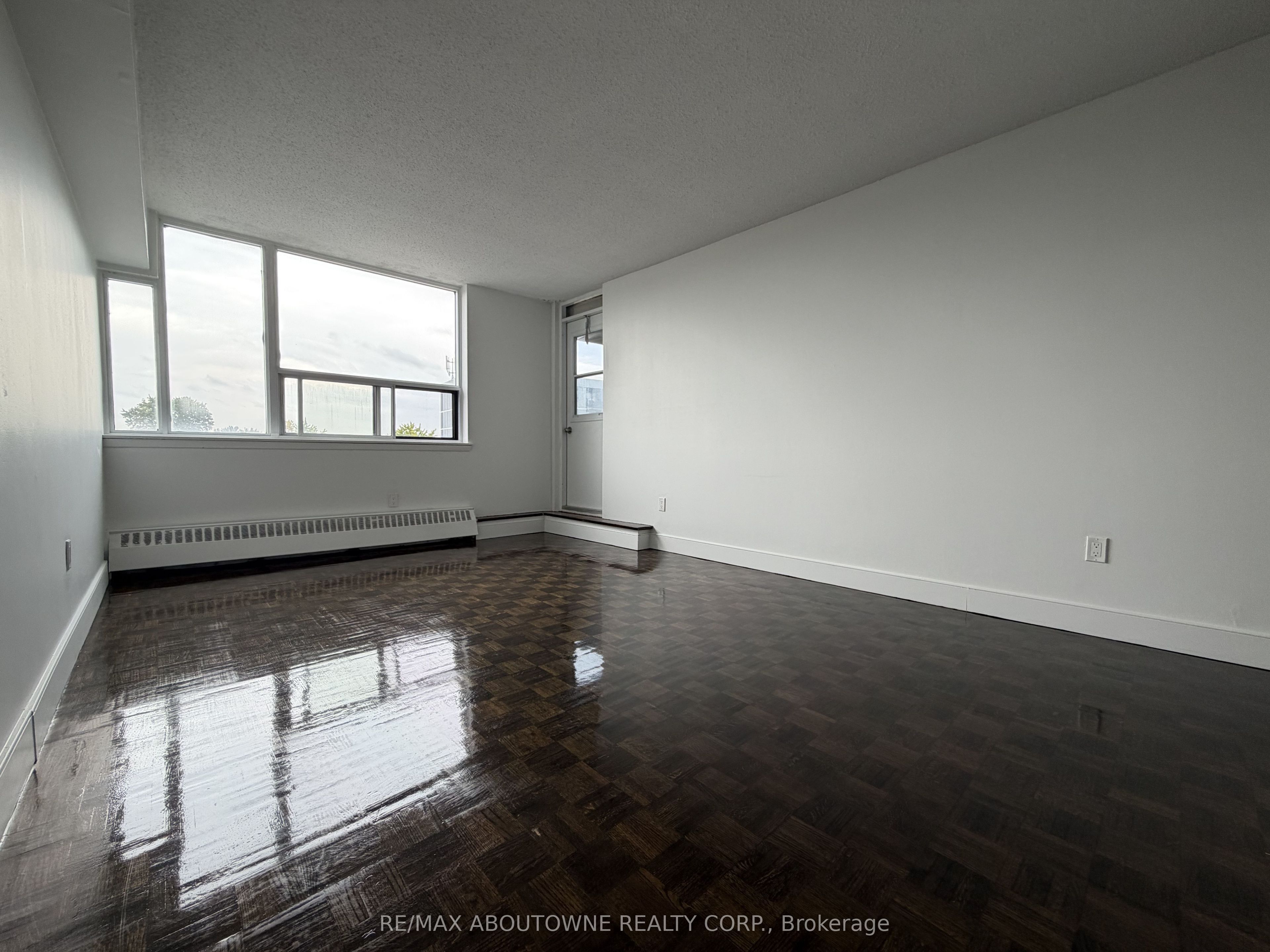 Unit 515 - 145 Wellington Street W, Aurora 4