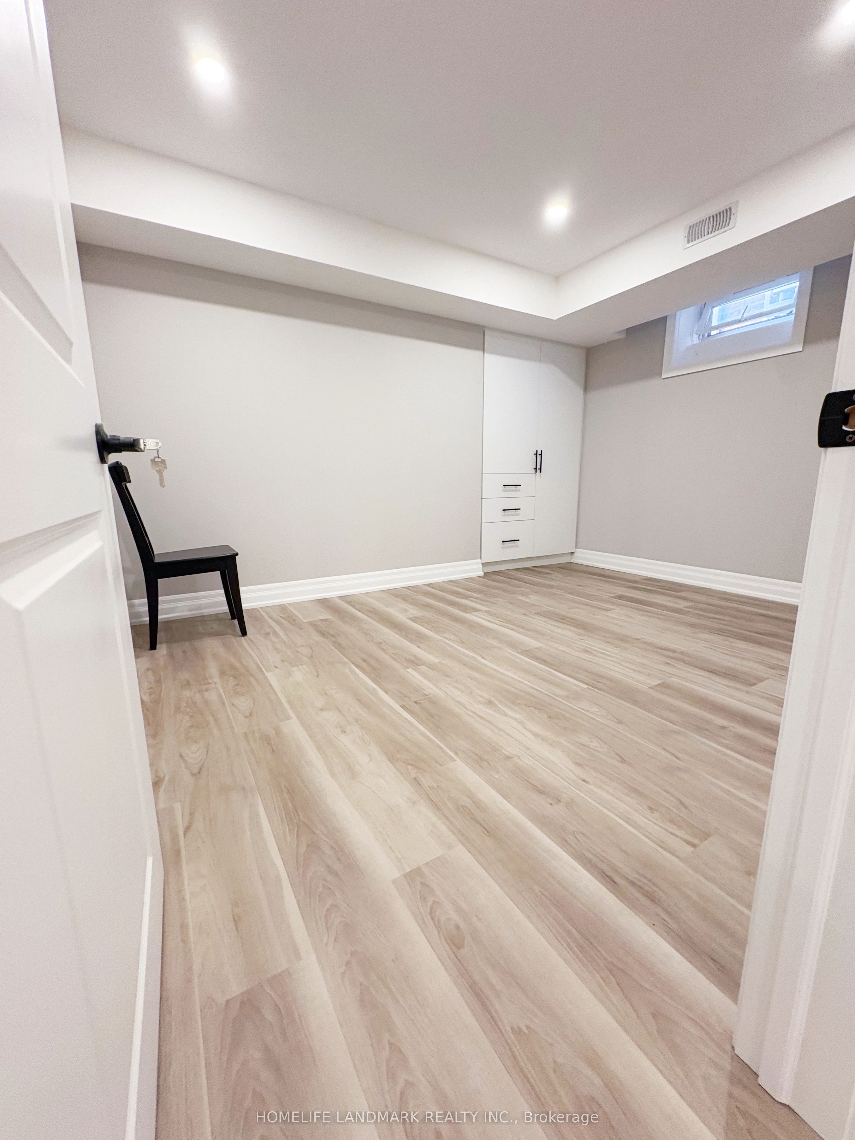 18 Halldorson Avenue, Aurora 5