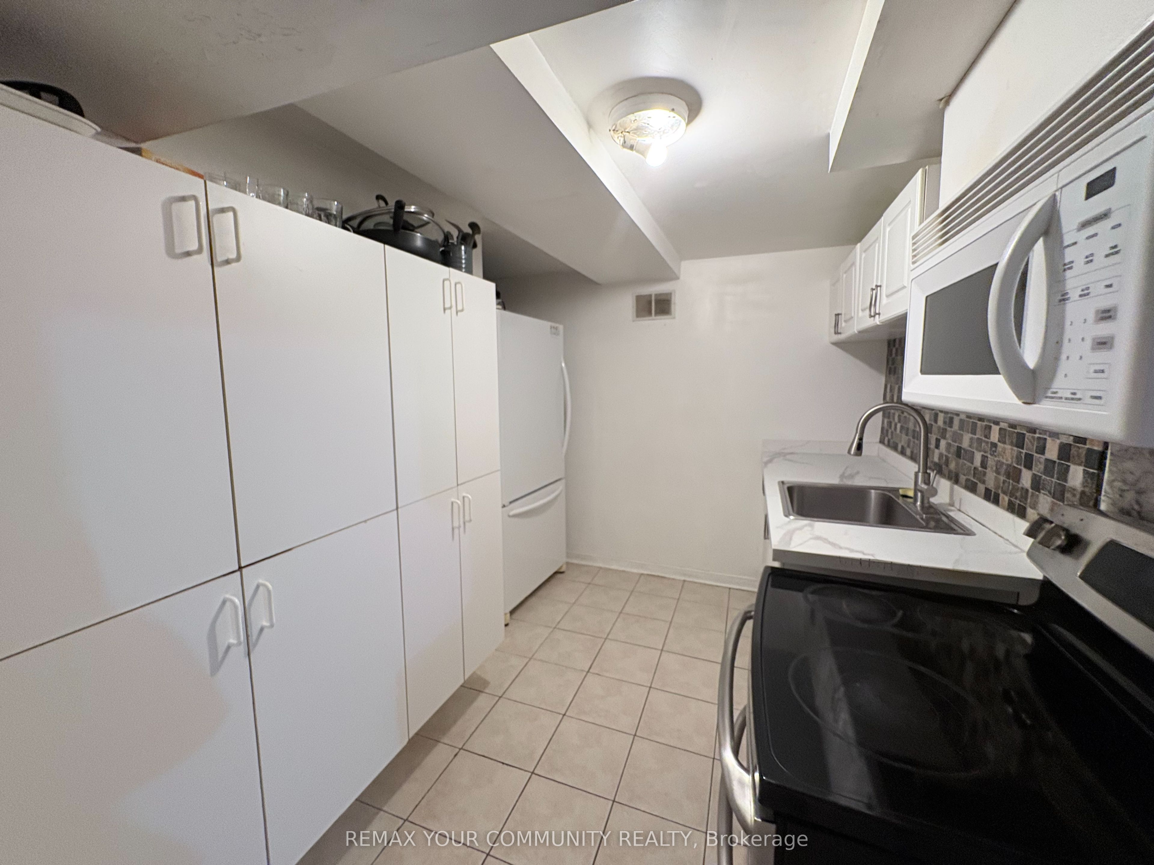 Unit Basement - 58 King's Cross Avenue, Richmond Hill 4