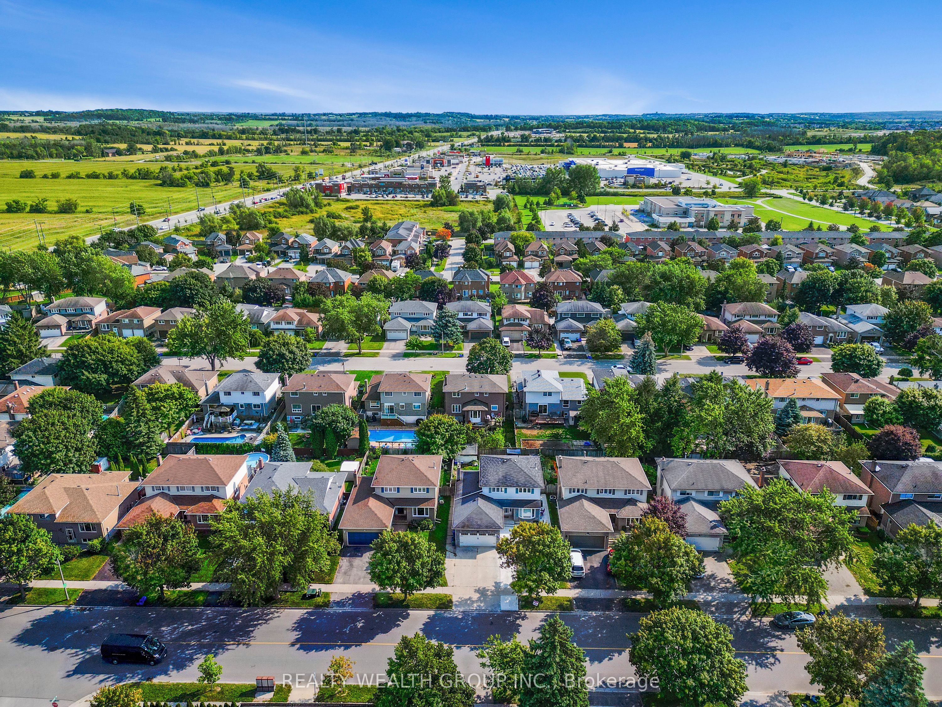 Unit Bsmnt - 201 Biscayne Boulevard, Georgina 3