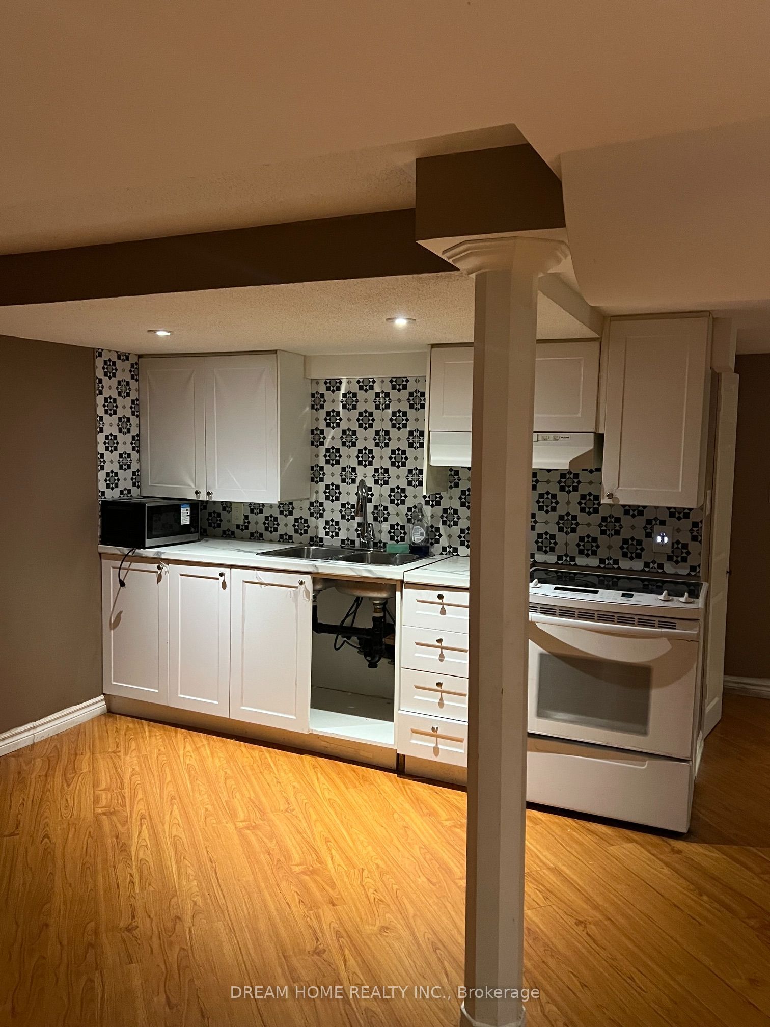 Unit Basement - 341 La Rocca Avenue, Vaughan 3