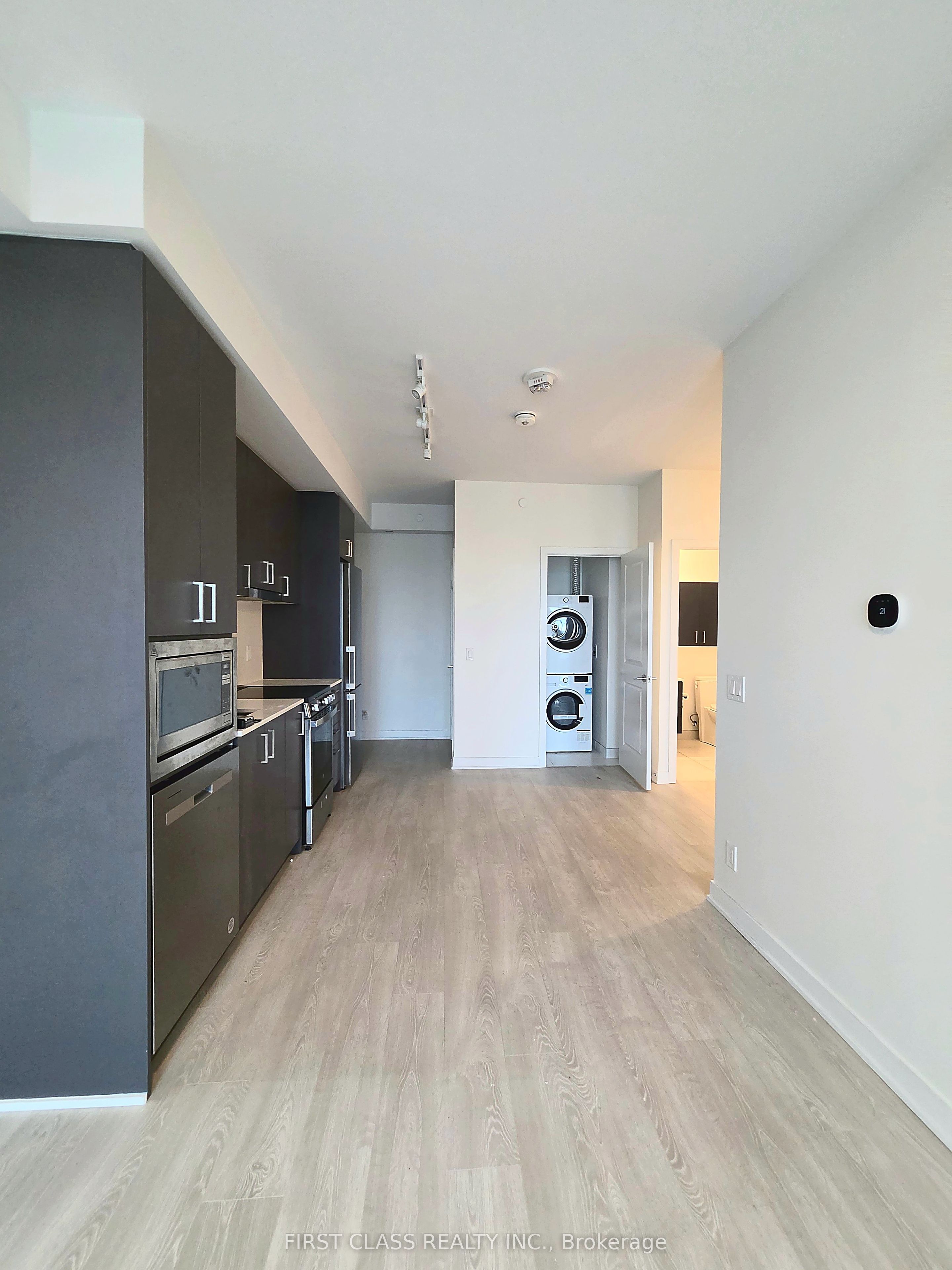 Unit A1606 - 30 Upper Mall Way, Vaughan 4