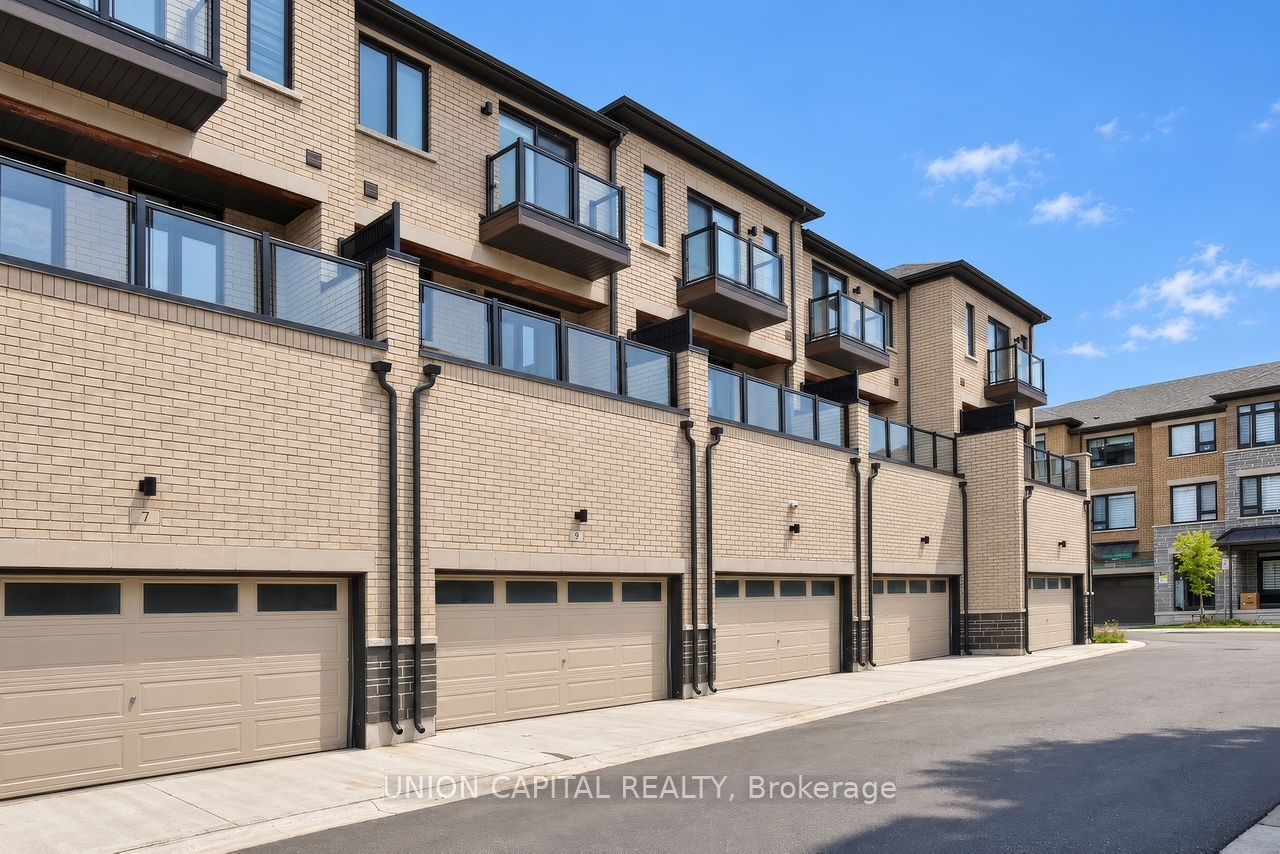 9 Arthur White Lane, Markham 3
