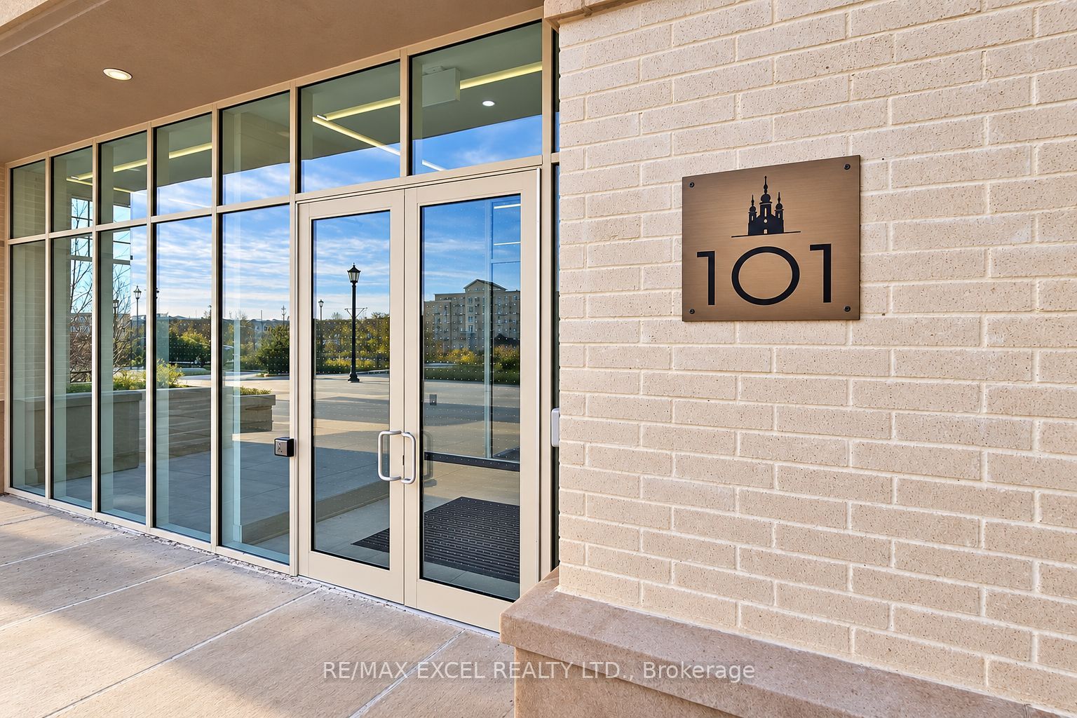 Unit 319 - 101 Cathedral High Street, Markham 2
