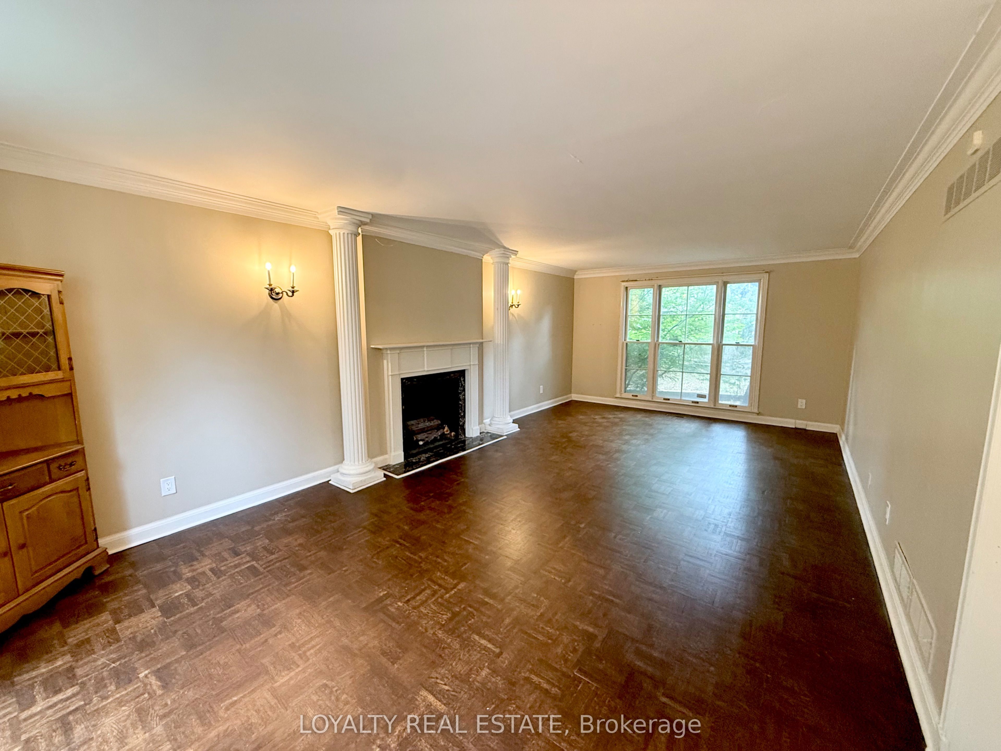 4 Canadiana Drive, Markham 4