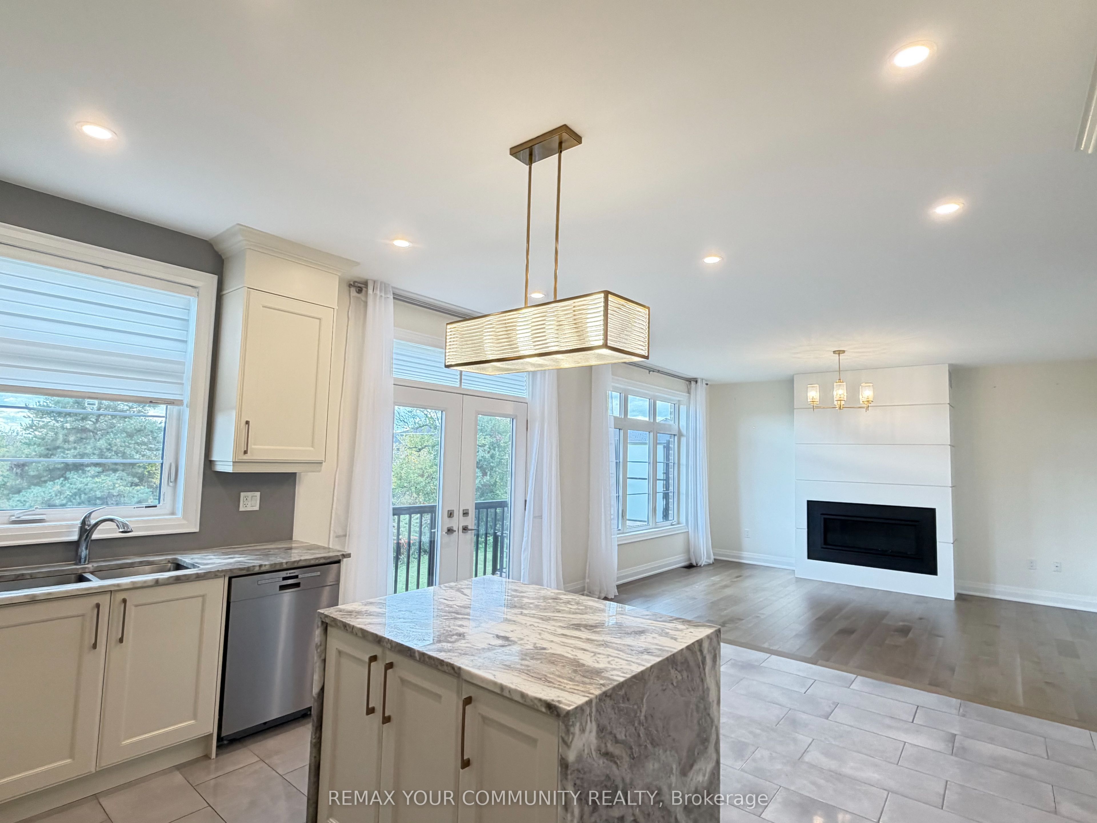 22 Upbound Court, East Gwillimbury 4