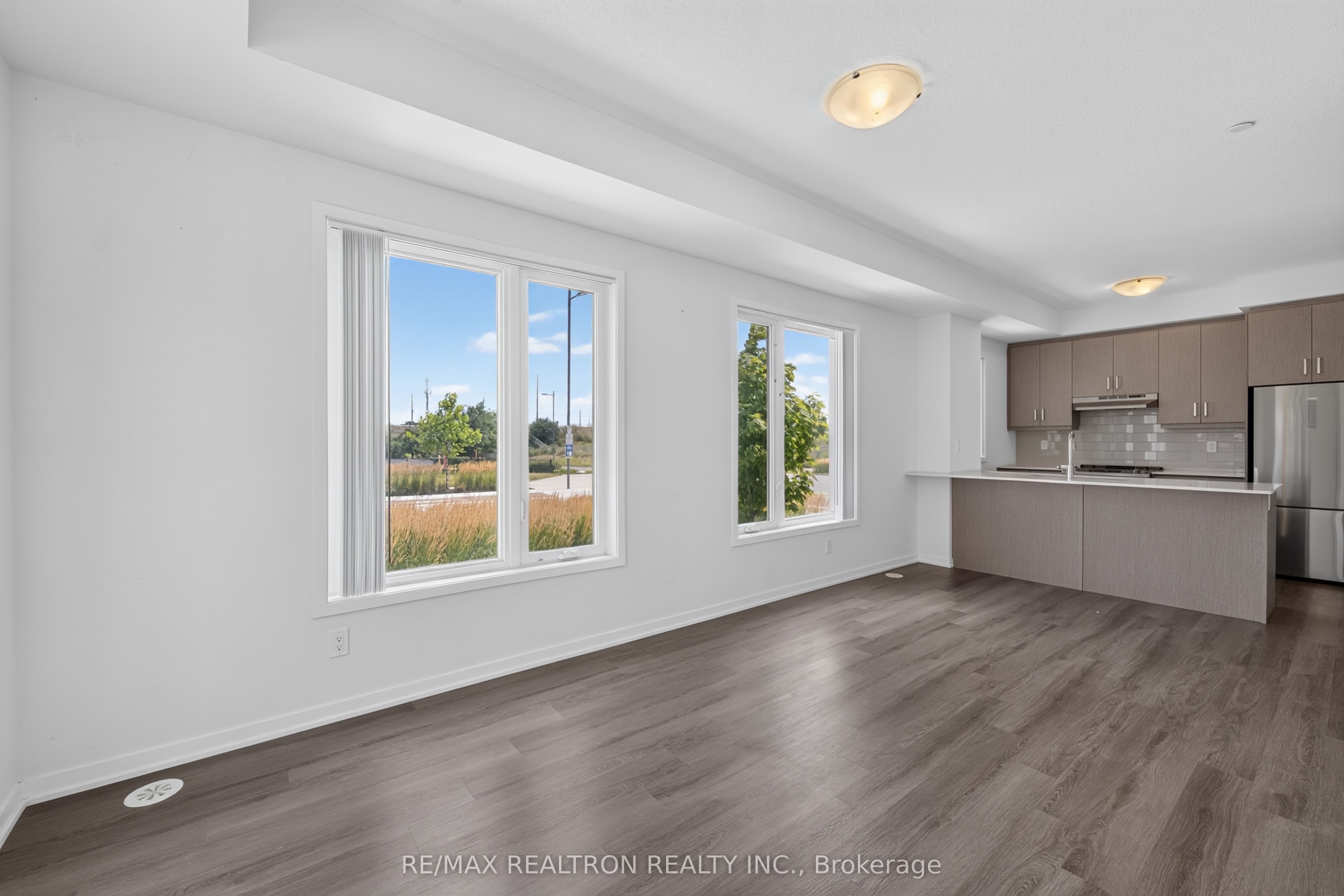 Unit 343 - 100 Honeycrisp Crescent, Vaughan 5