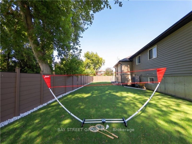 526 Lake Drive S, Georgina 5