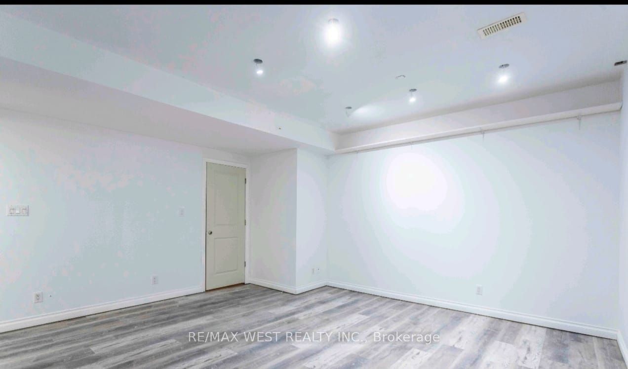 Unit Basement - 2 Kidd Crescent, New Tecumseth 3