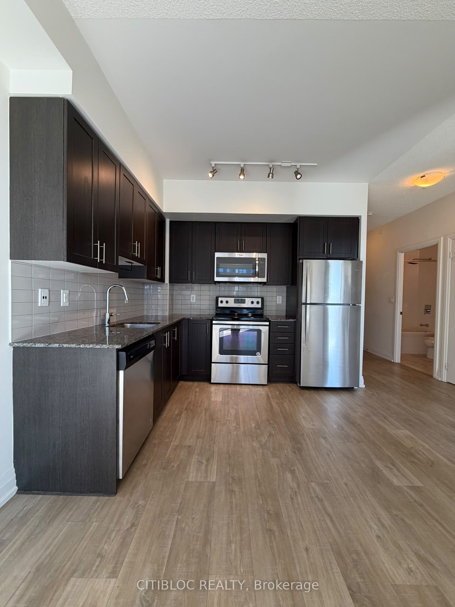Unit 505 - 3600 Highway 7 W, Vaughan 2