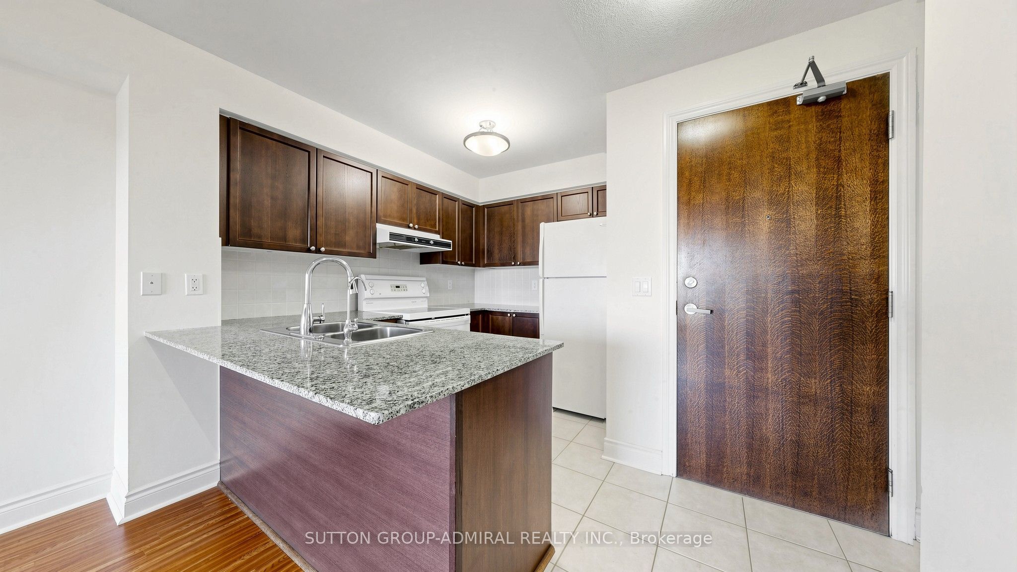 Unit 806 - 7 North Park Road, Vaughan 4