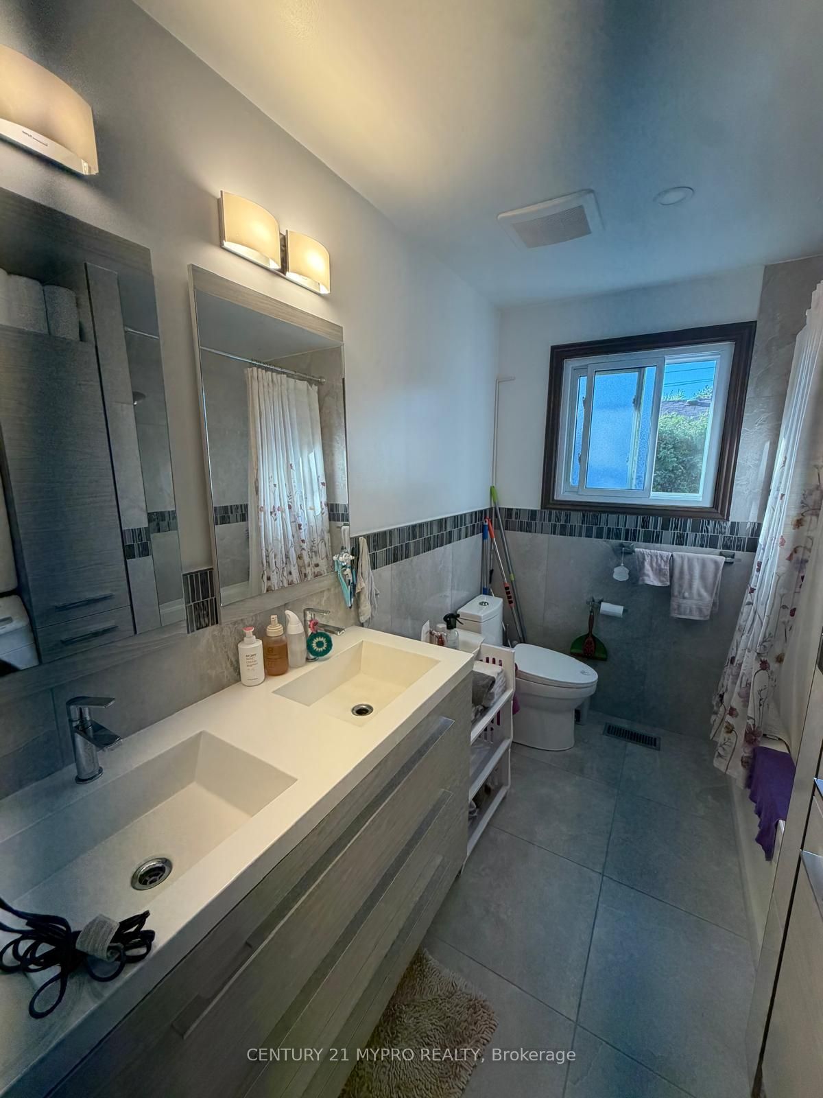 Unit 2nd Bedroom - 141 Henderson Avenue, Markham 3